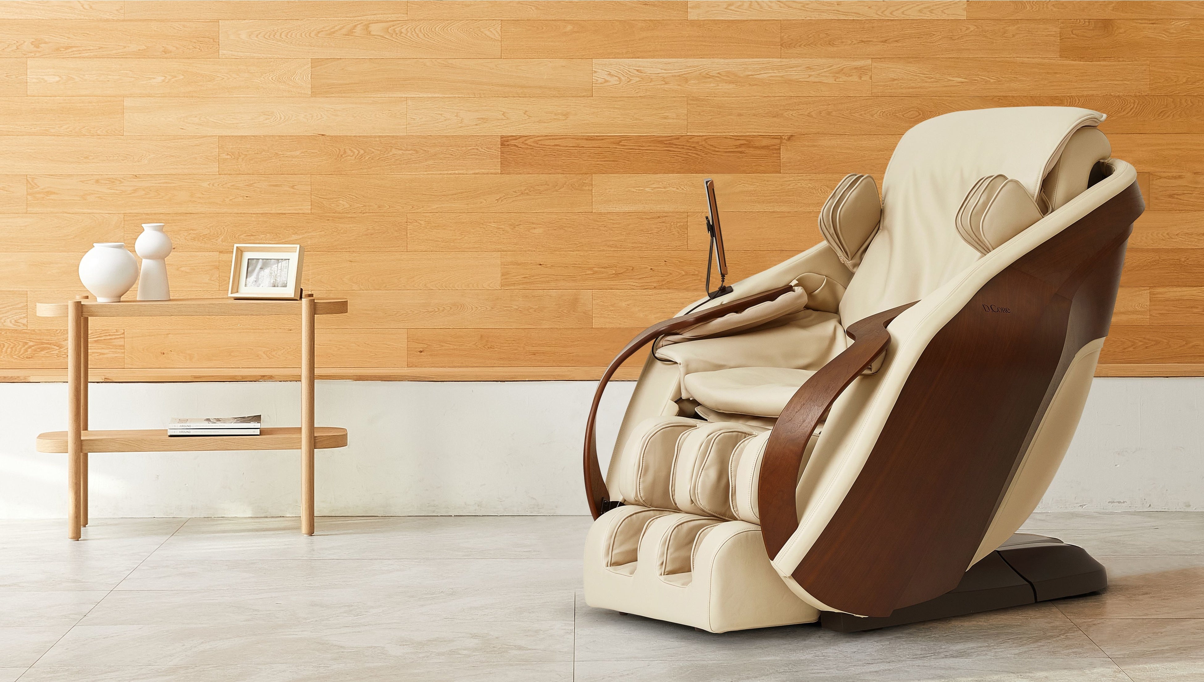 筋肉の深部までほぐす先端技術と天然木の美しさを融合したマッサージ