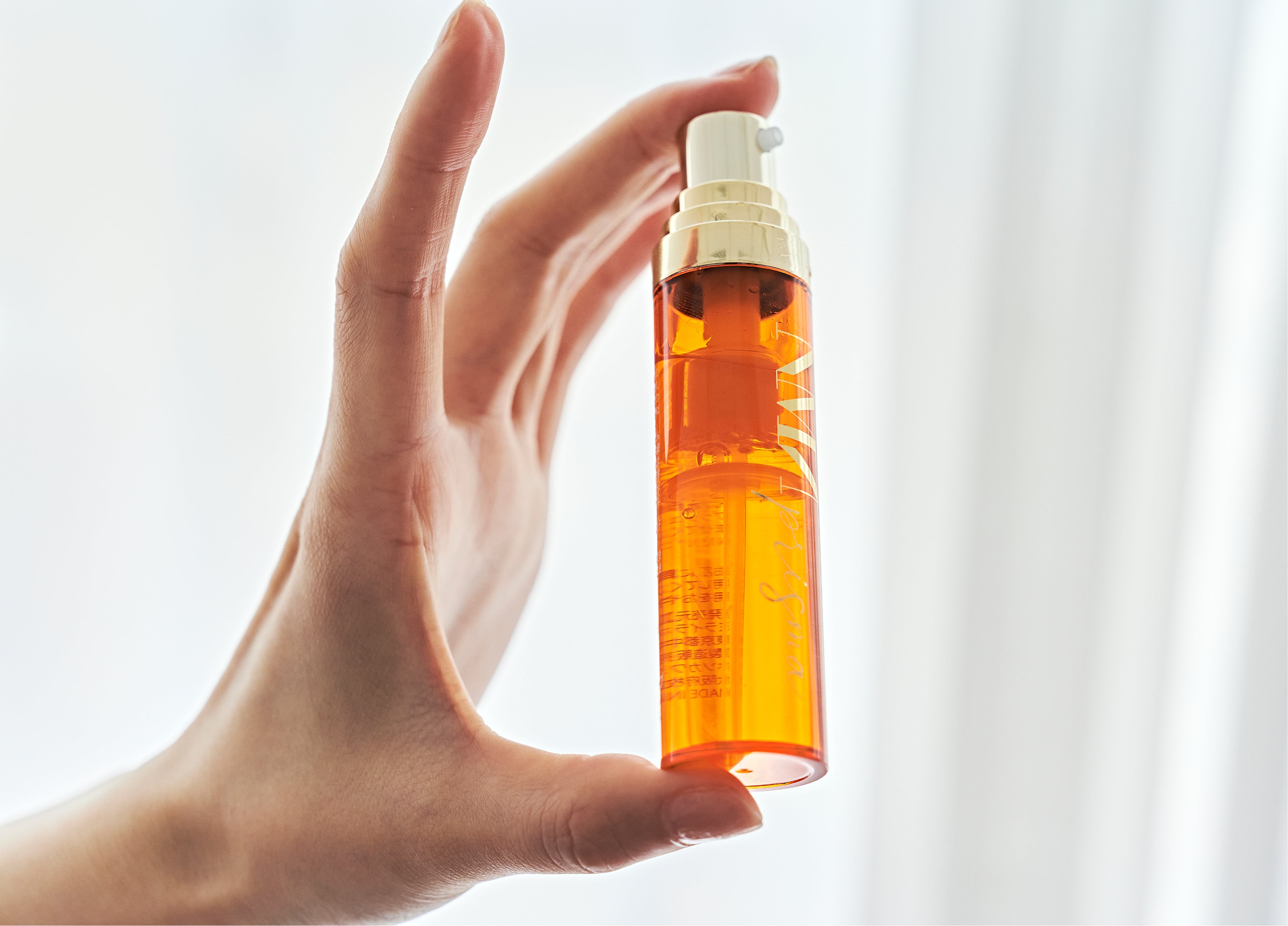 2025年8月1日（金）新発売！】 七色のツヤ肌へ導く「NMNプリズマセラム