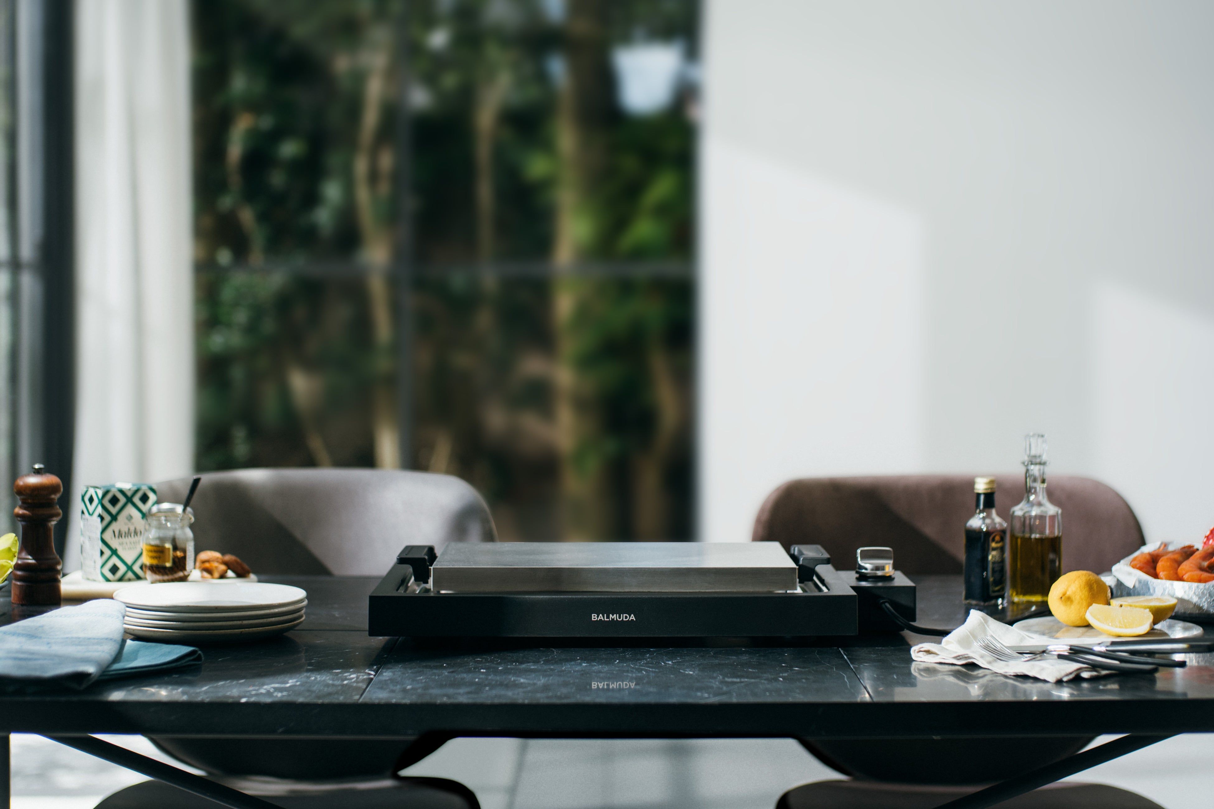 感動のトースター「BALMUDA The Toaster」新色「グレー」登場