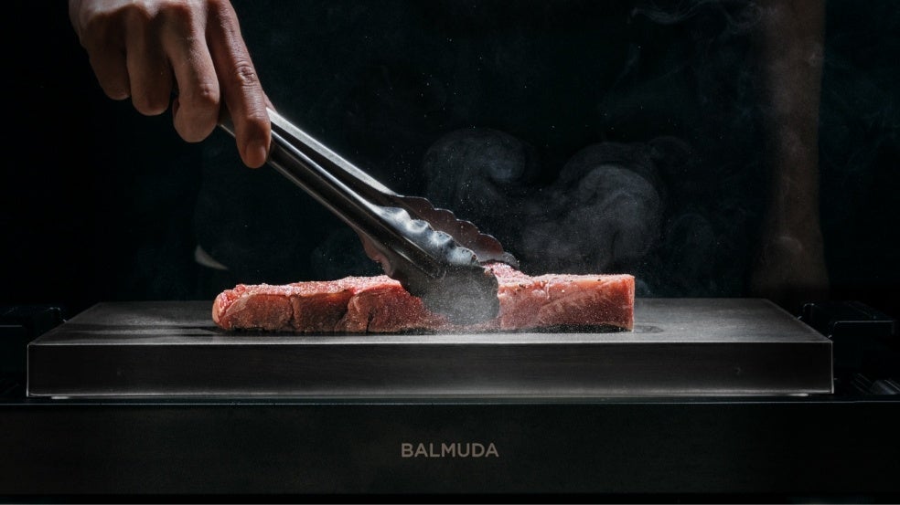 BALMUDA The Plate Proの累計出荷台数が45,000台を突破。発売1周年を