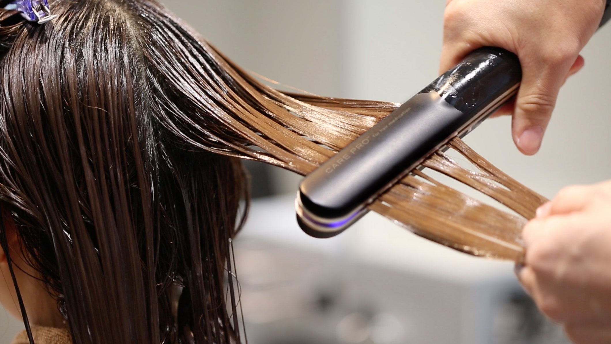 トリートメントの常識を覆す、2023年注目のホームケア用超音波アイロン