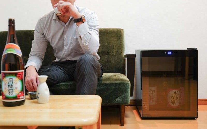 一升瓶を縦置きできる日本酒冷蔵庫「俺の酒蔵」』を発売 | サンコー