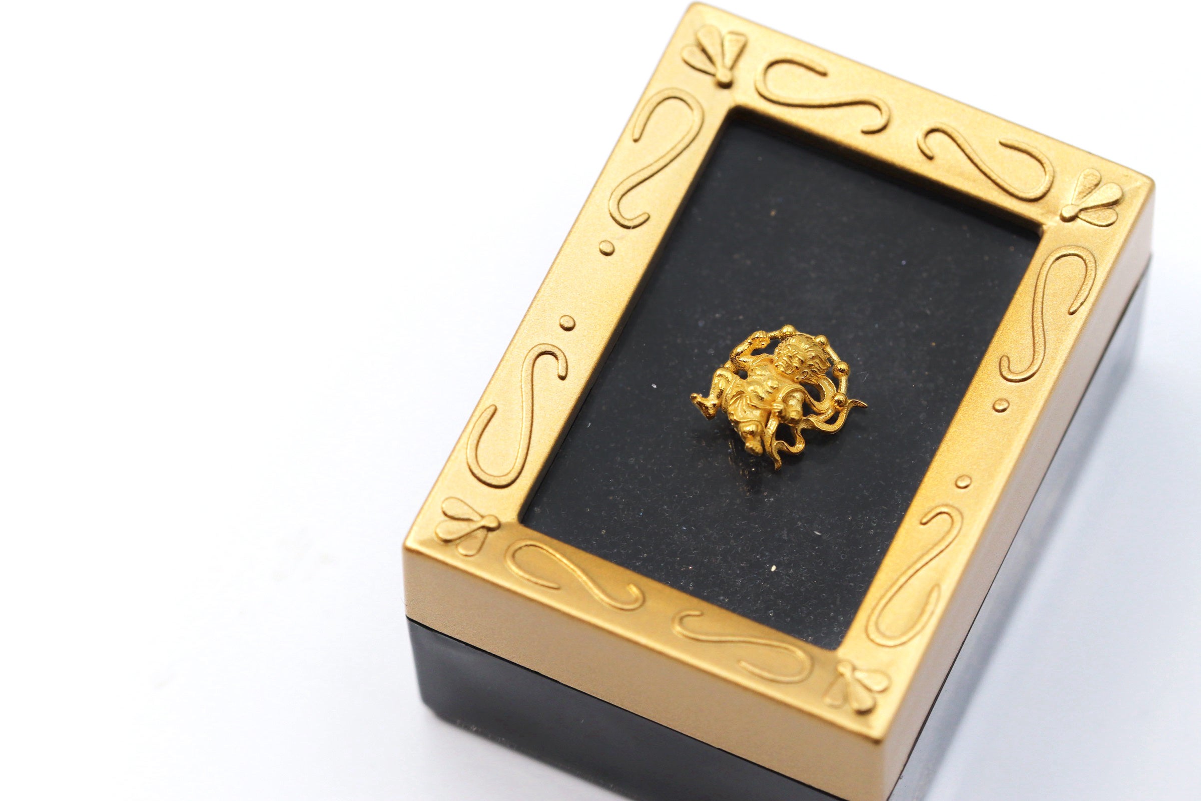 金価格急騰】。指先サイズに込められた「技術と美しさ」。純金の「風神