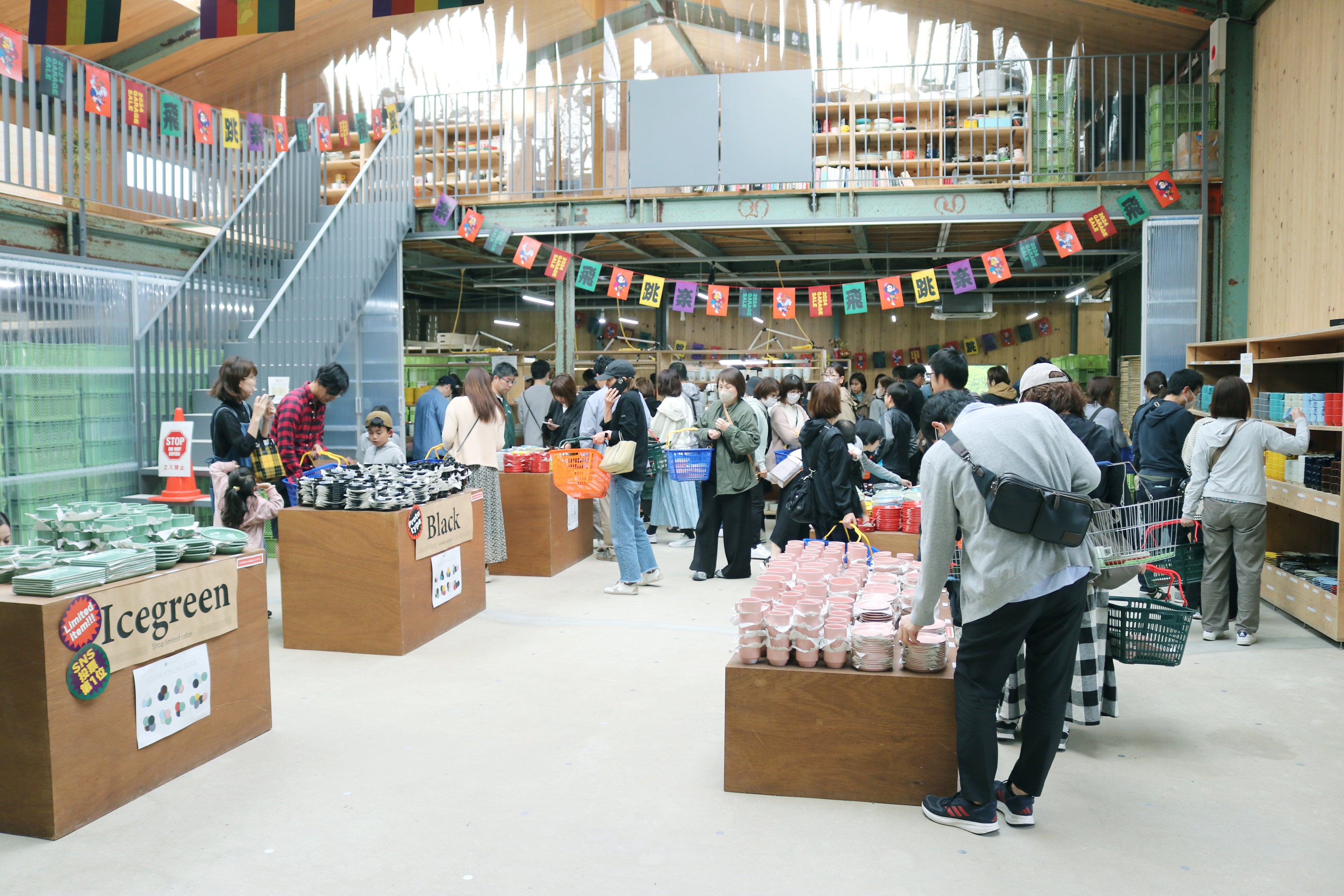 毎年来場客数が2万人を超える、波佐見焼メーカー「マルヒロ」の陶器市