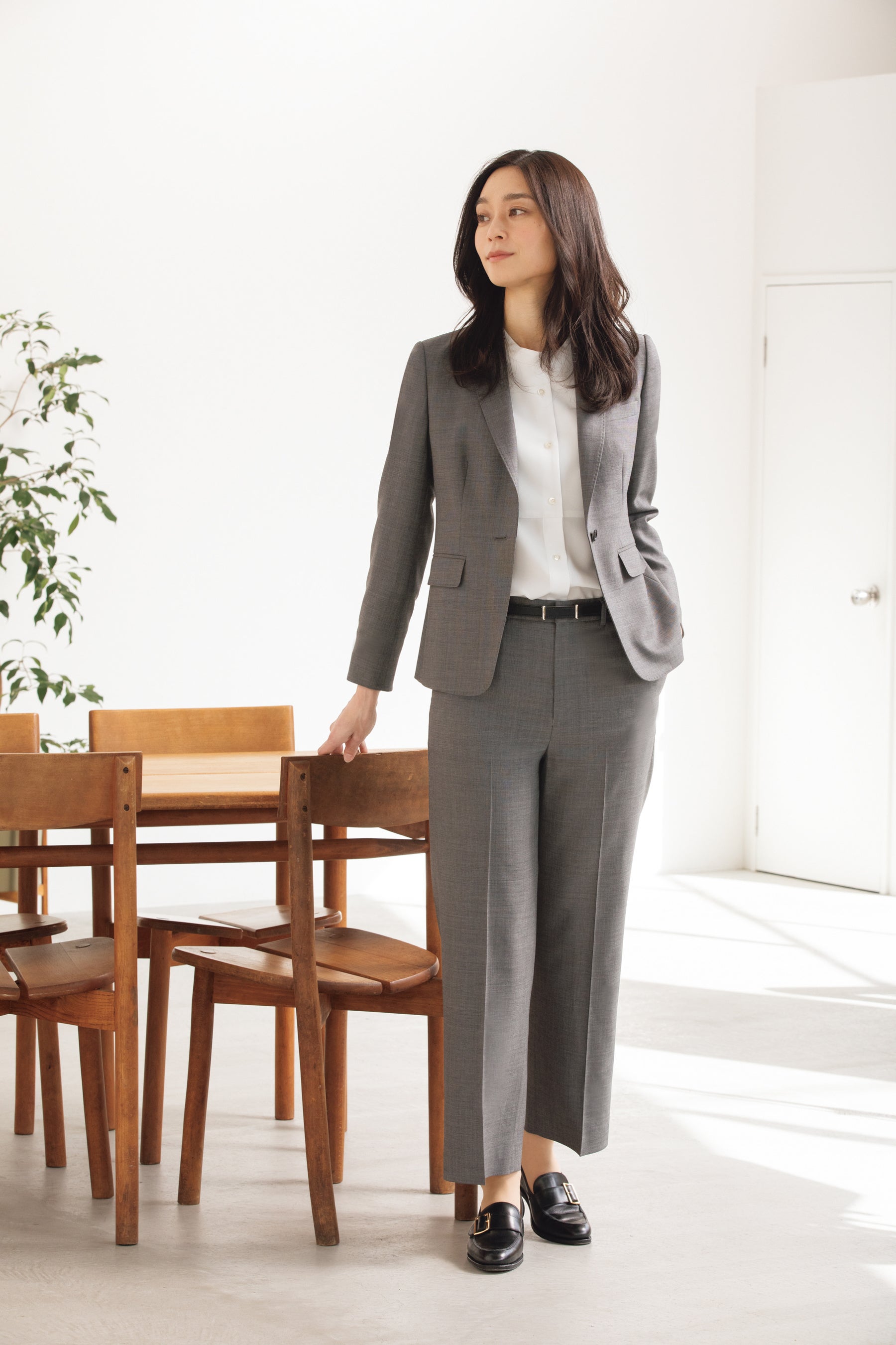 活動的な大人の女性を応援する「SUITS BY JUNKO SHIMADA」2022年秋冬