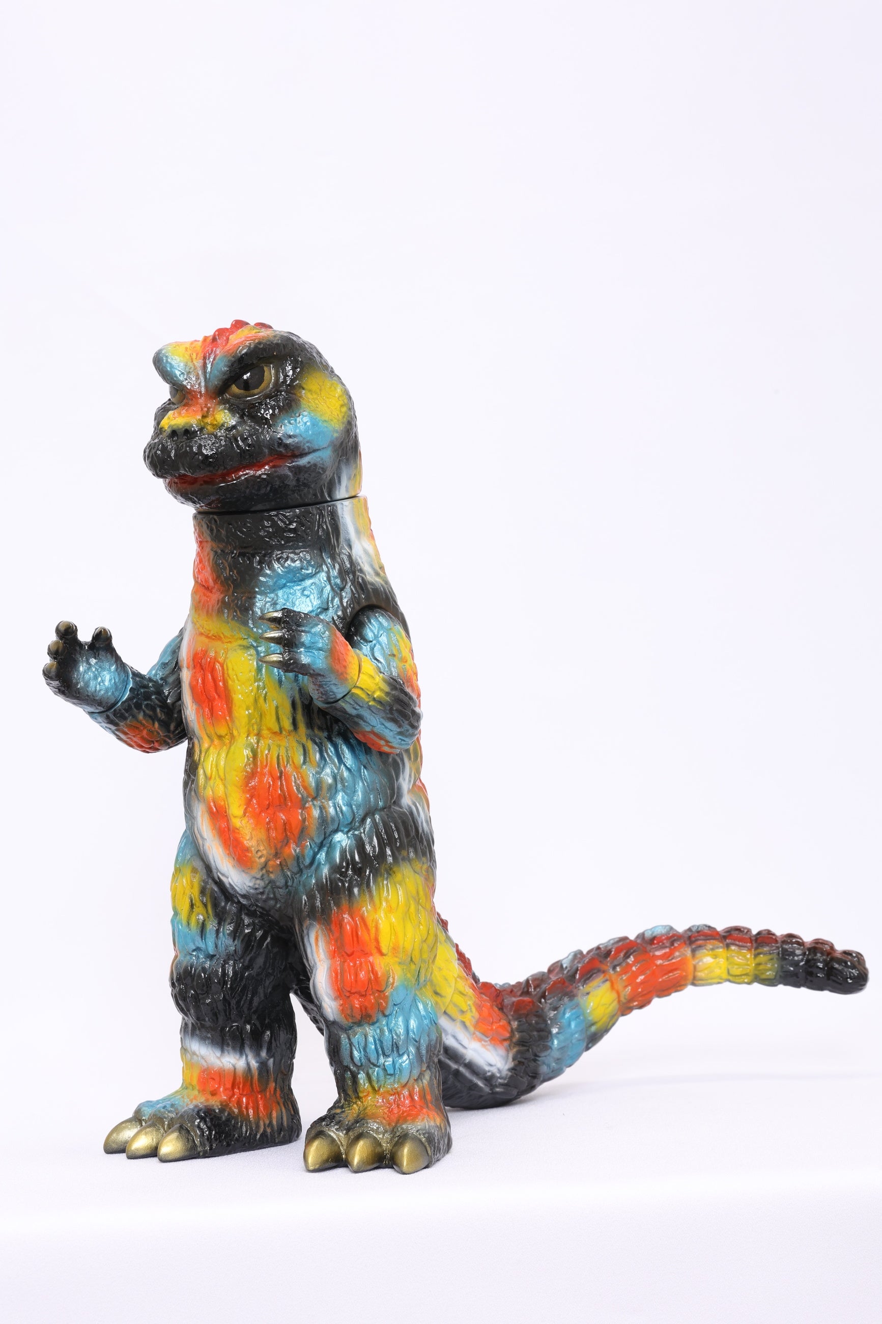 極彩色の記念イヤーが始まる！シリーズ屈指の人気怪獣『モスラ