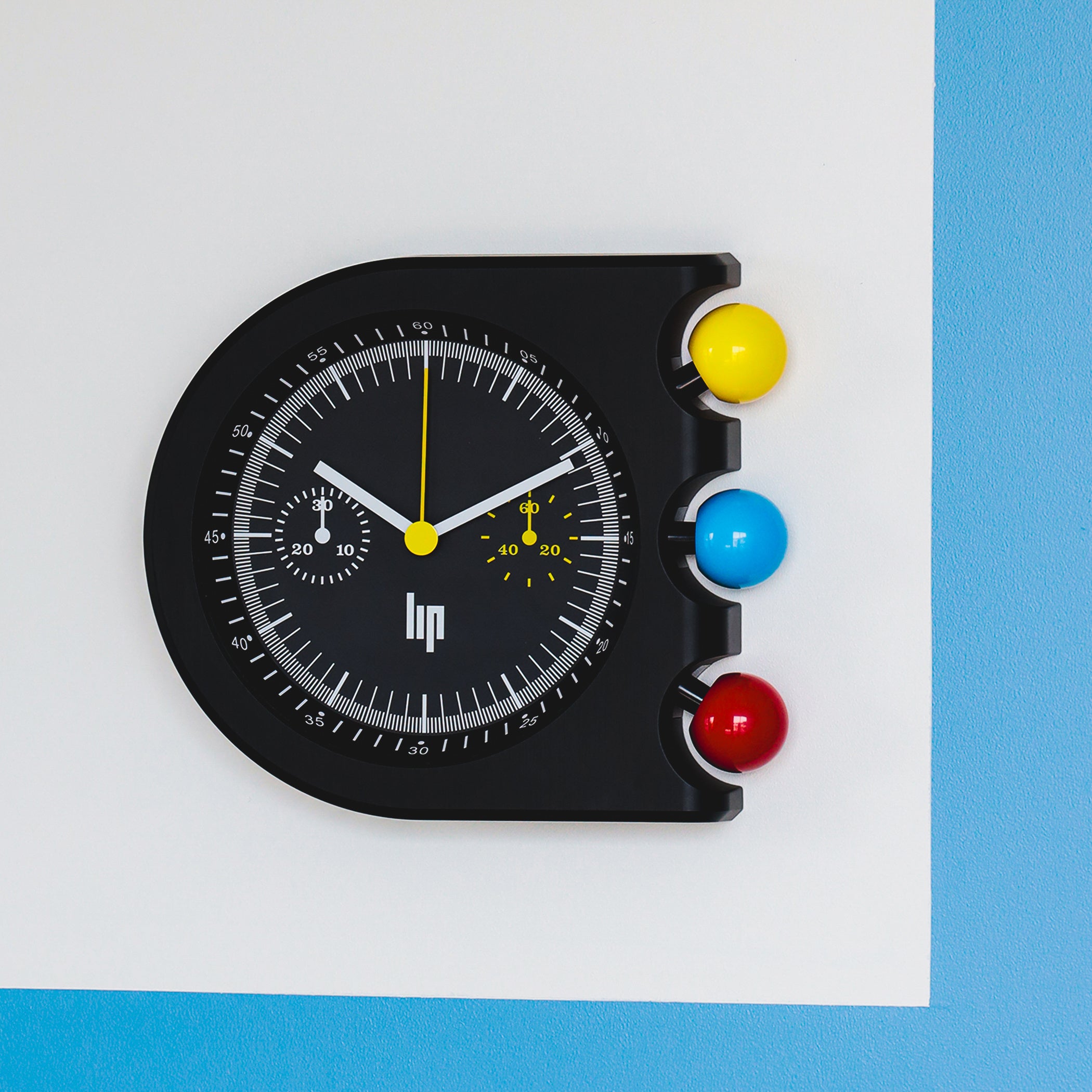 アシンメトリーが生む彫刻的美学 - フランス・LIPの名作 《MACH 2000