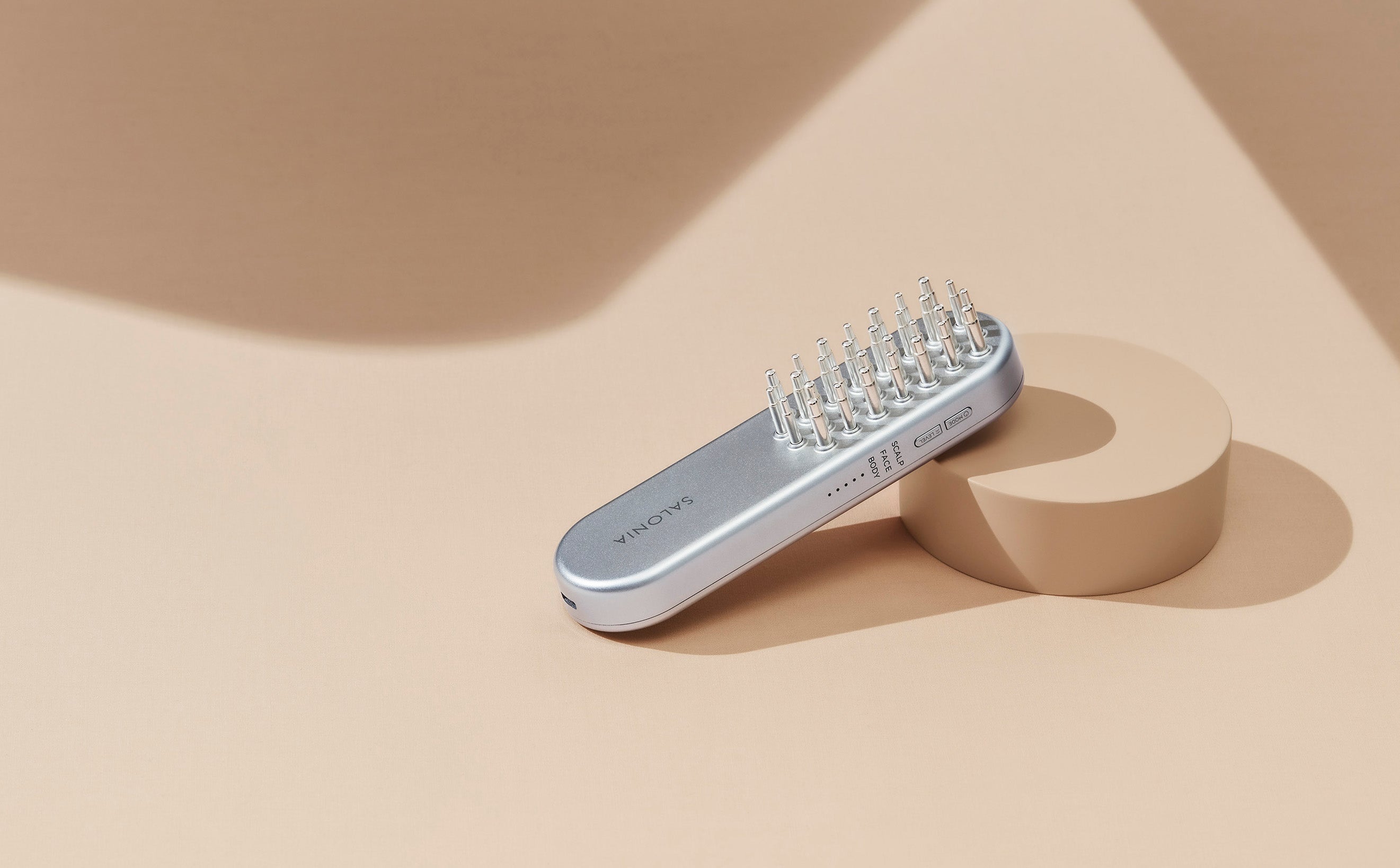 独自のEMS周波数×人間工学に基づいた3Dフィットピンのハリ美容デンキ