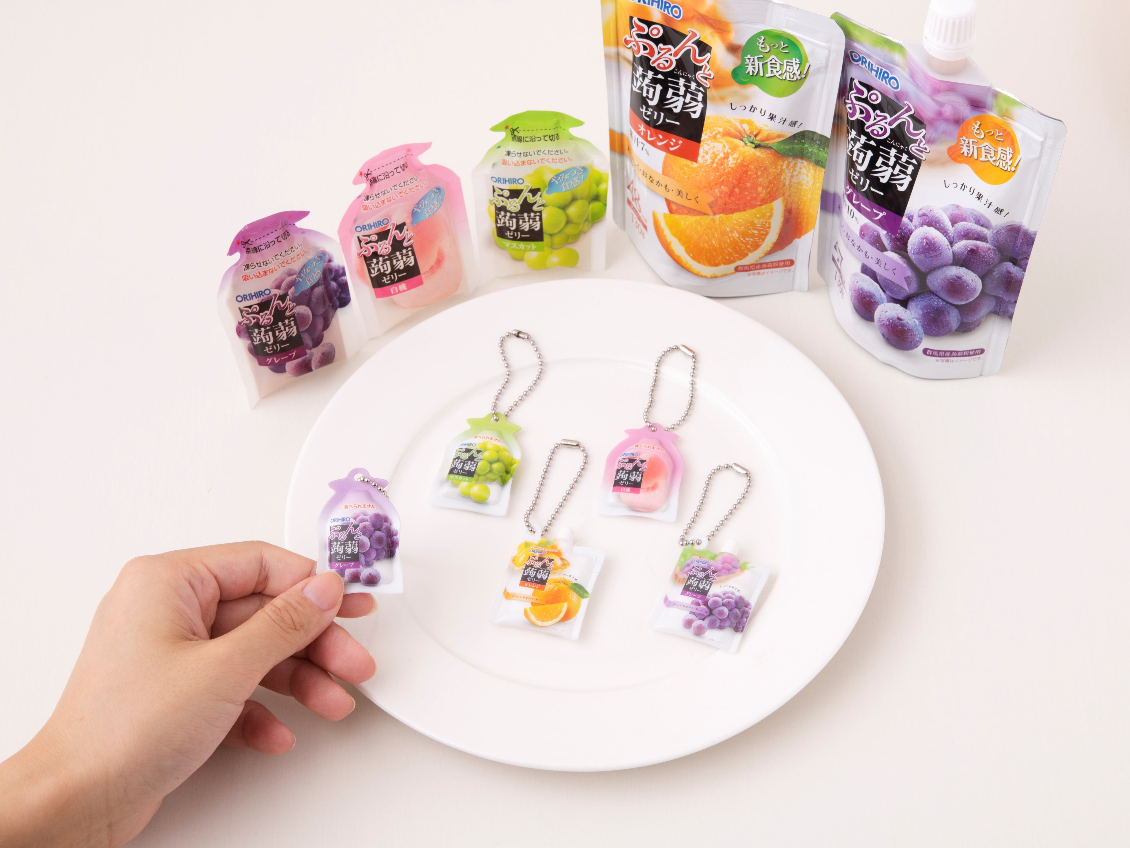 触るとぷにっ！ ／オリヒロの人気商品「ぷるんと蒟蒻ゼリー」が