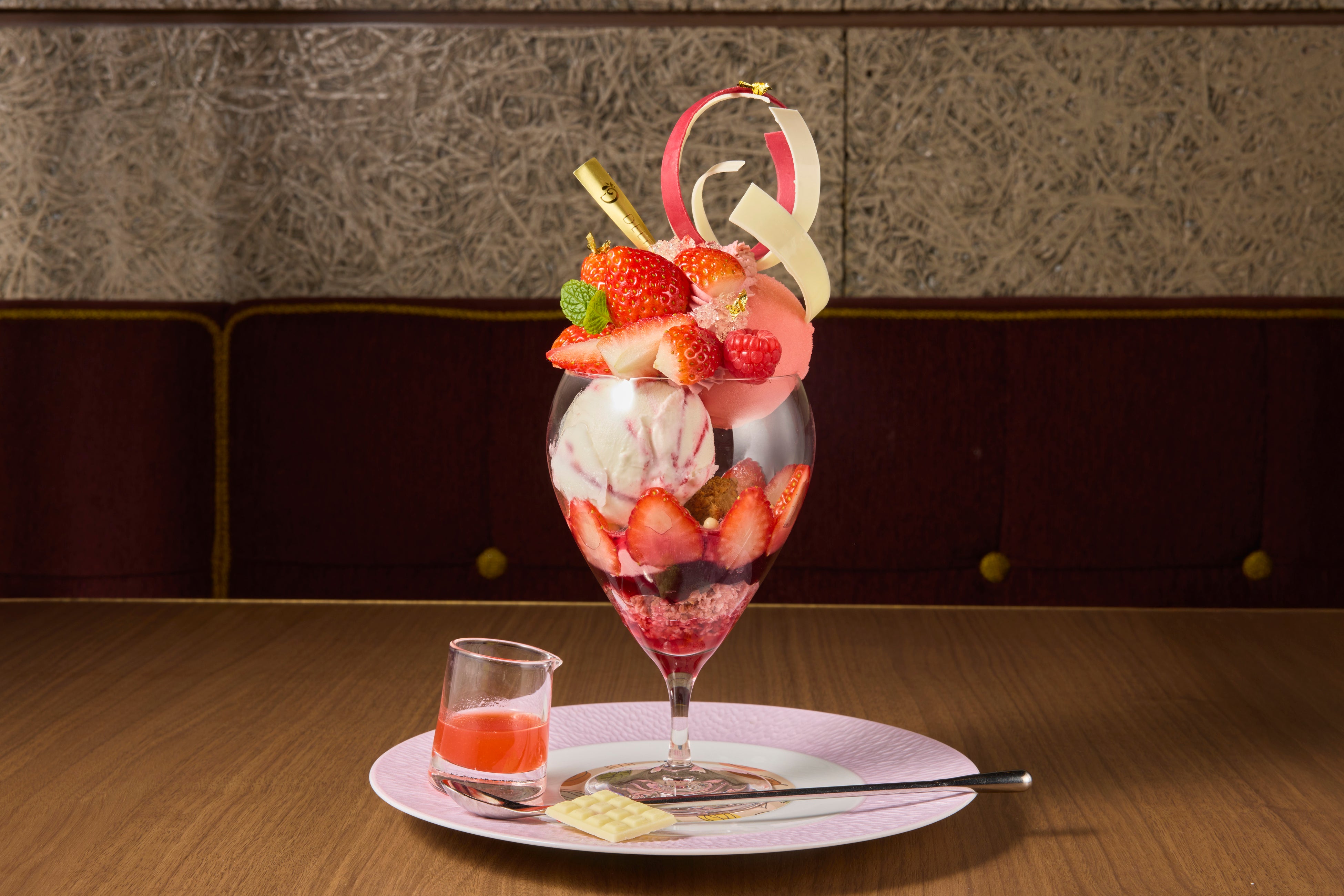 旬のいちごとチョコレートが奏でる、季節限定のデザートフェア 東京