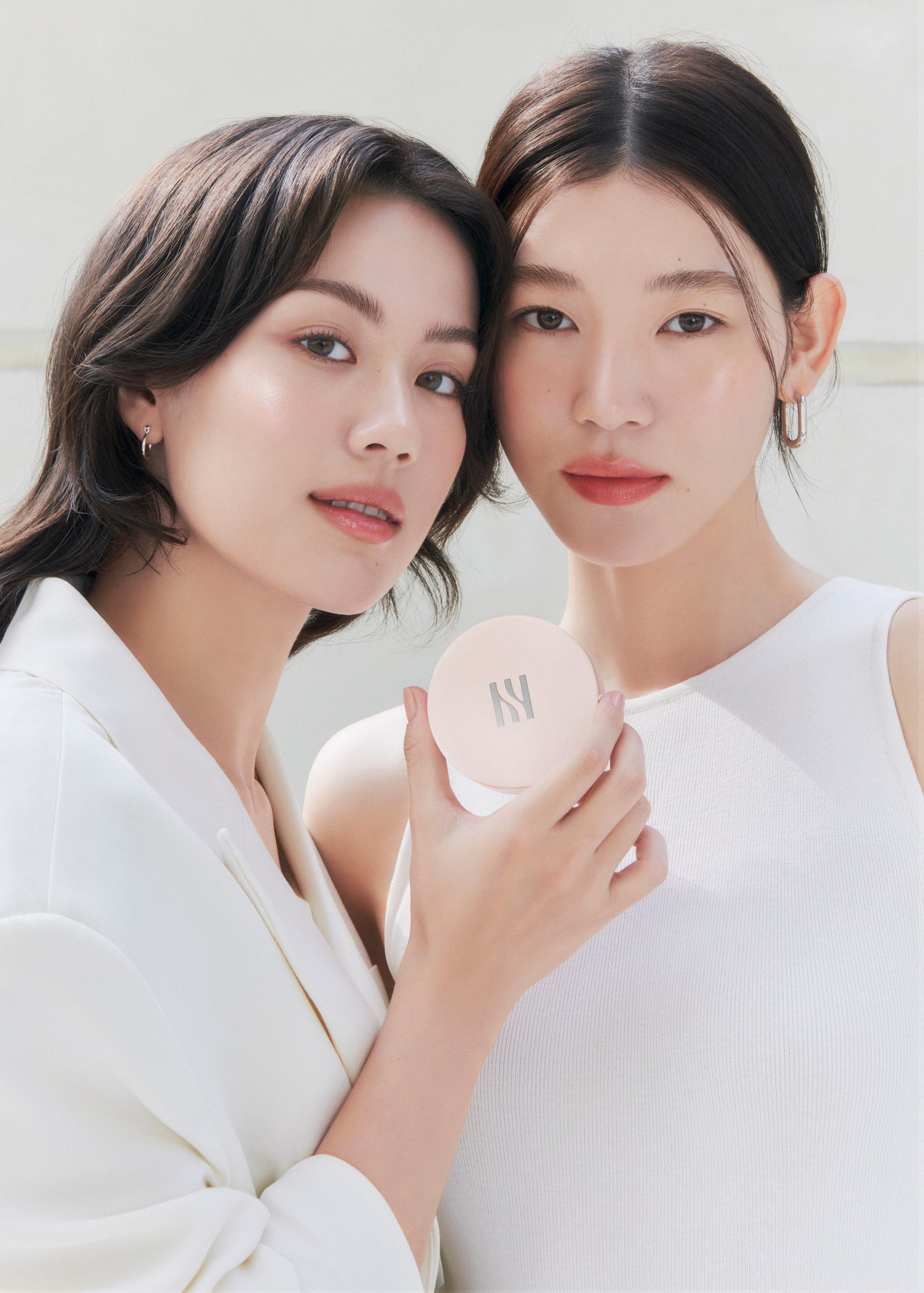 HERA」から光を味方につけ、しなやかに艶めく『リフレクション スキン