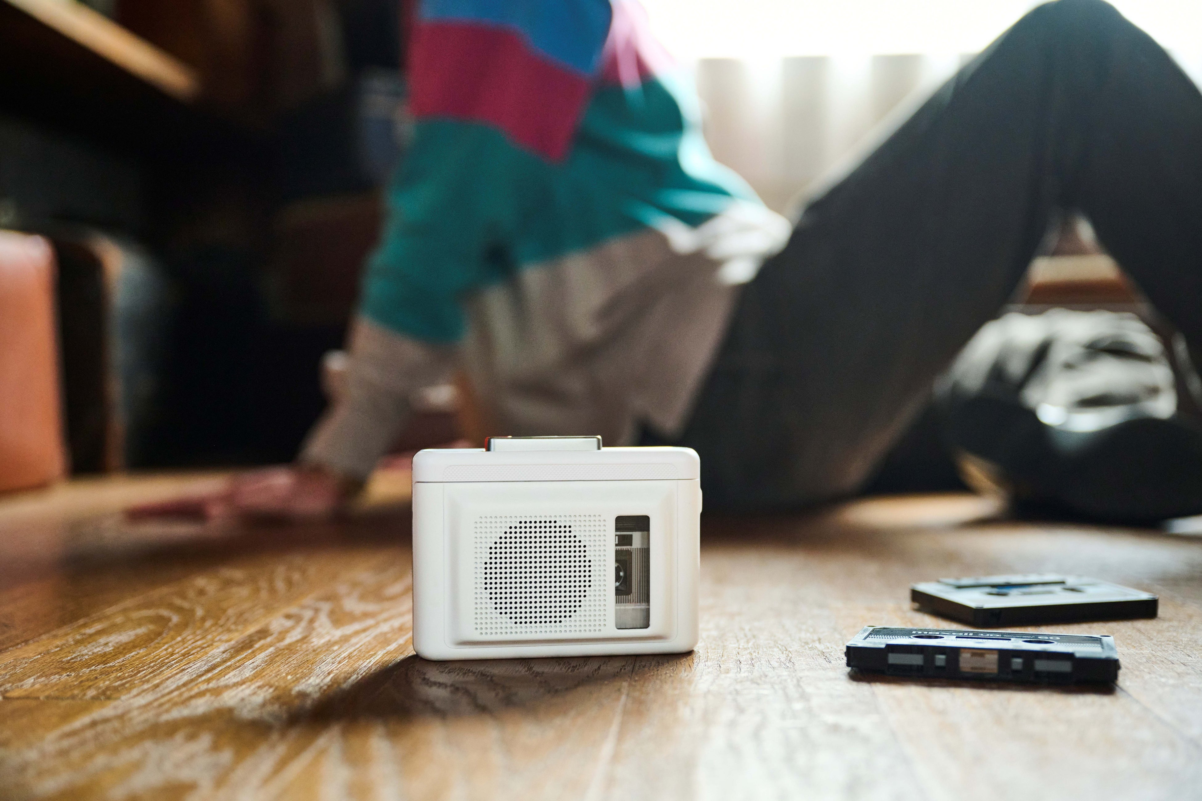 マクセルブランドから、スピーカー付き充電式ポータブルカセット