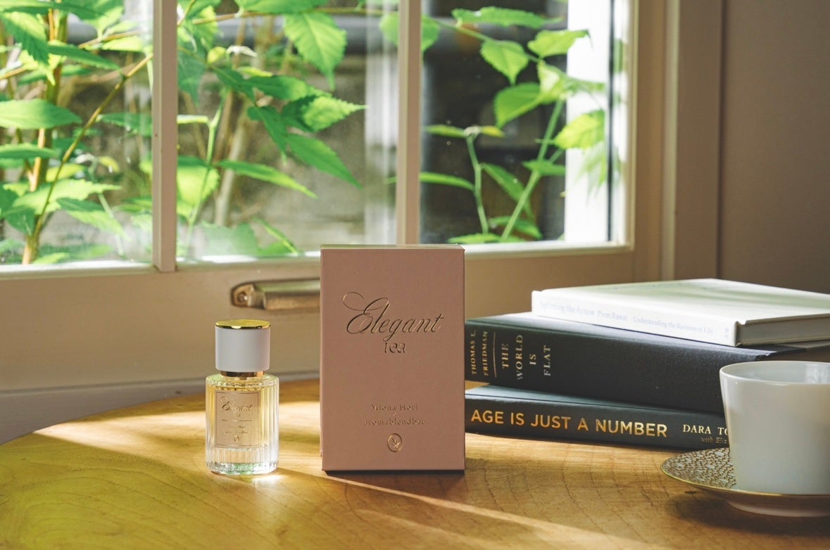 堀 未央奈』×『AROMABLENDBAR』お花と紅茶をテーマにしたコラボ香水を2