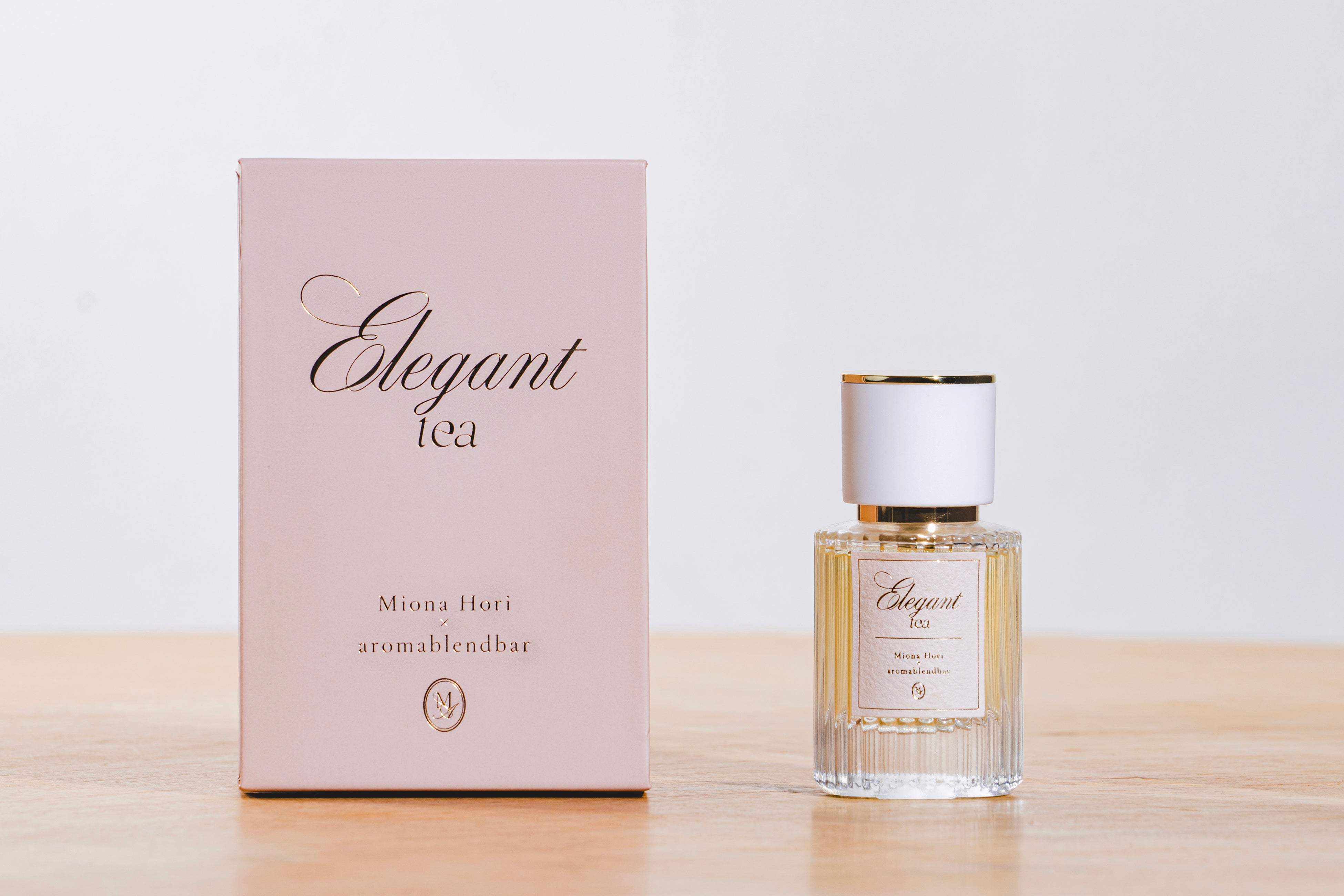 堀 未央奈』×『AROMABLENDBAR』お花と紅茶をテーマにしたコラボ香水を2