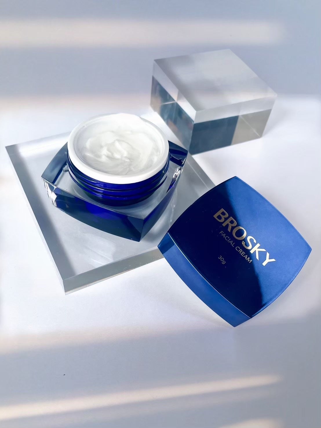 BROSKYから 純エクソソーム原料を55％使用した 超高配合美容液