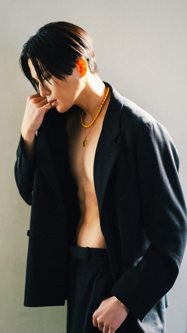 アイリービーチ、『交差』をテーマにした5月6日発売の新作LOOKを公開