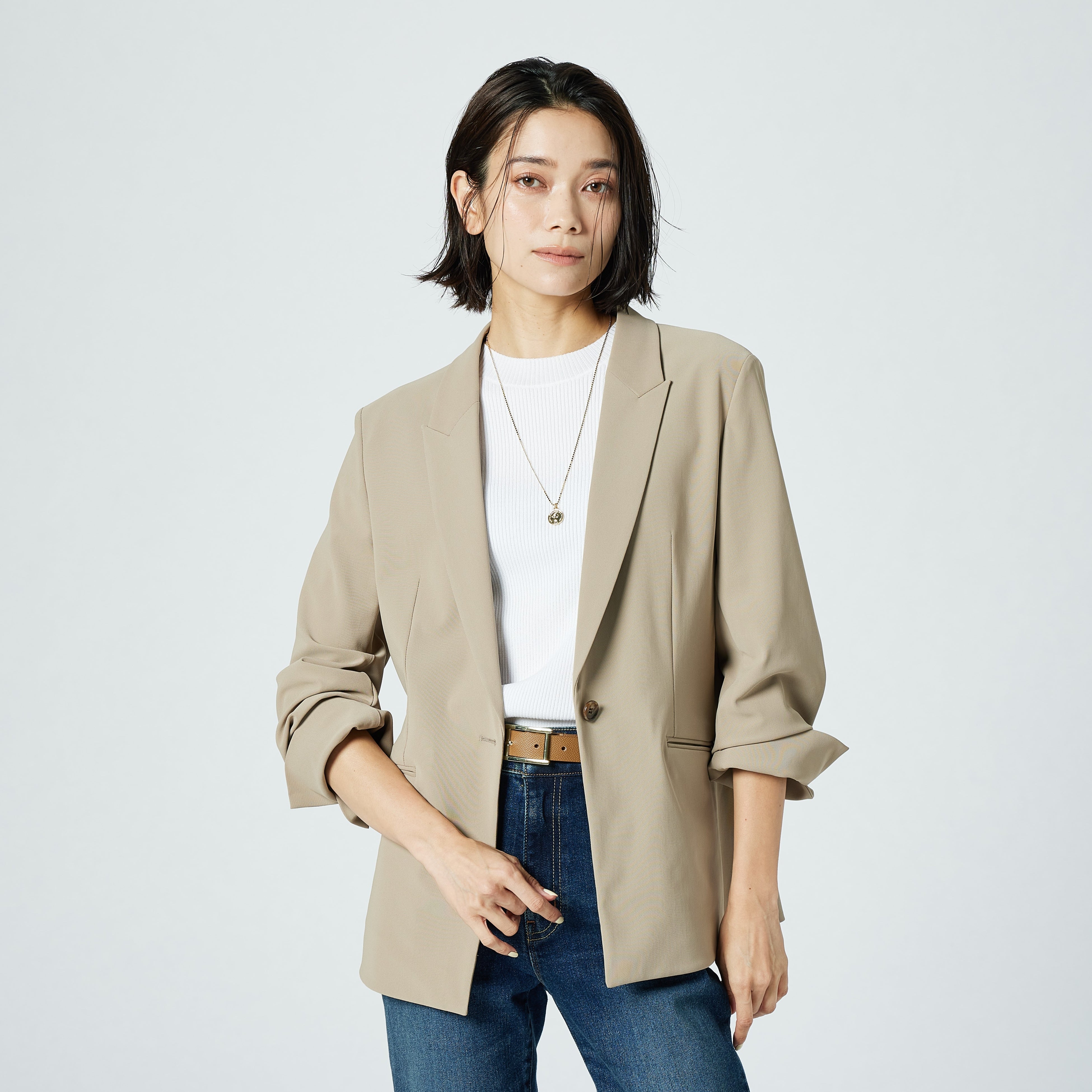 きちんと見えるのに、伸縮自在で動きやすい！プラステの次世代スーツ