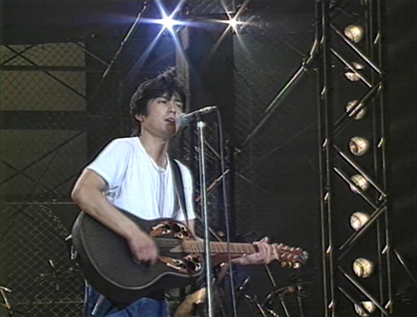 生誕60周年を迎える伝説のシンガー・ソングライター、尾崎豊。今も