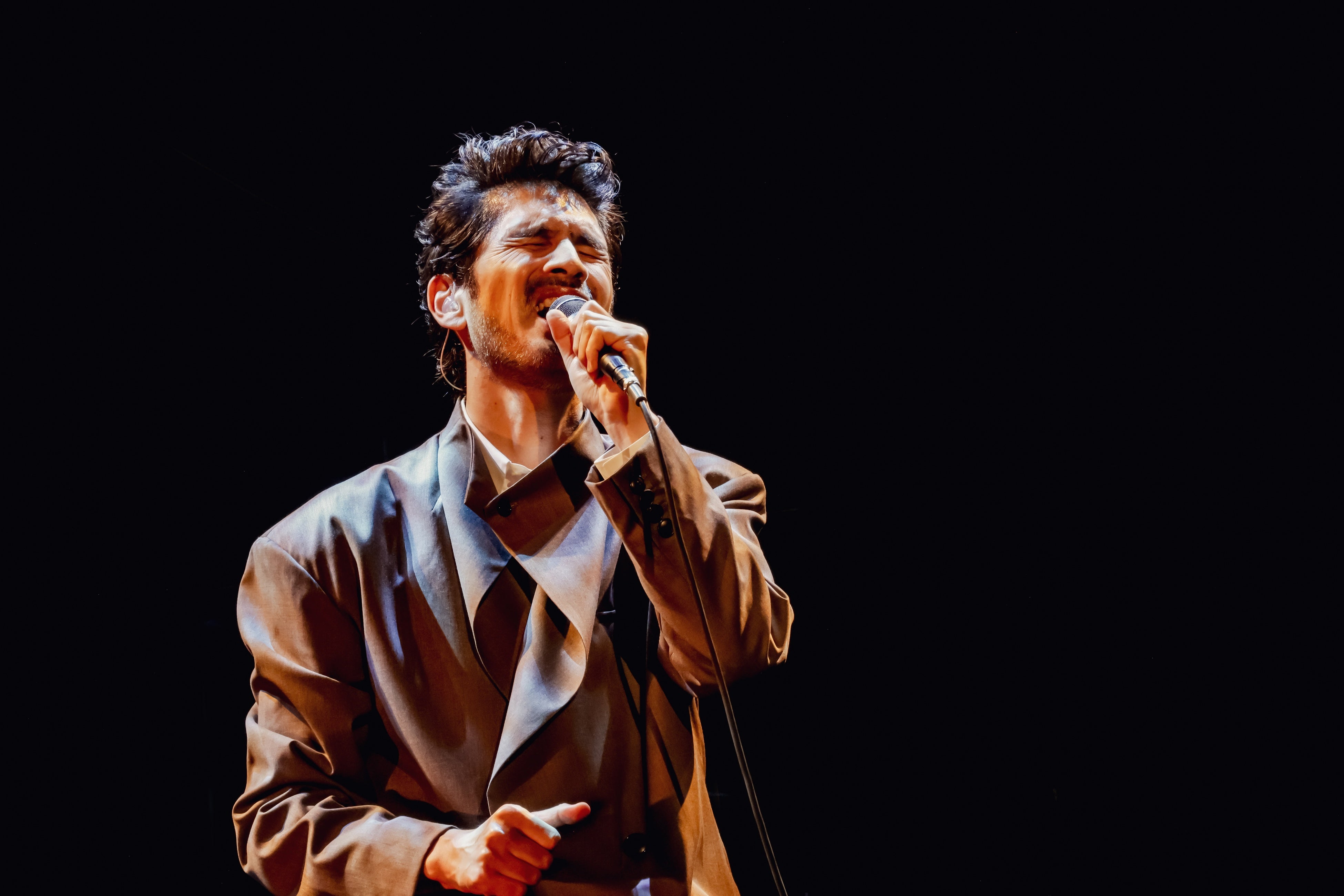 デビュー35周年を迎えたスターダスト☆レビュー。ゲストにChageを迎え