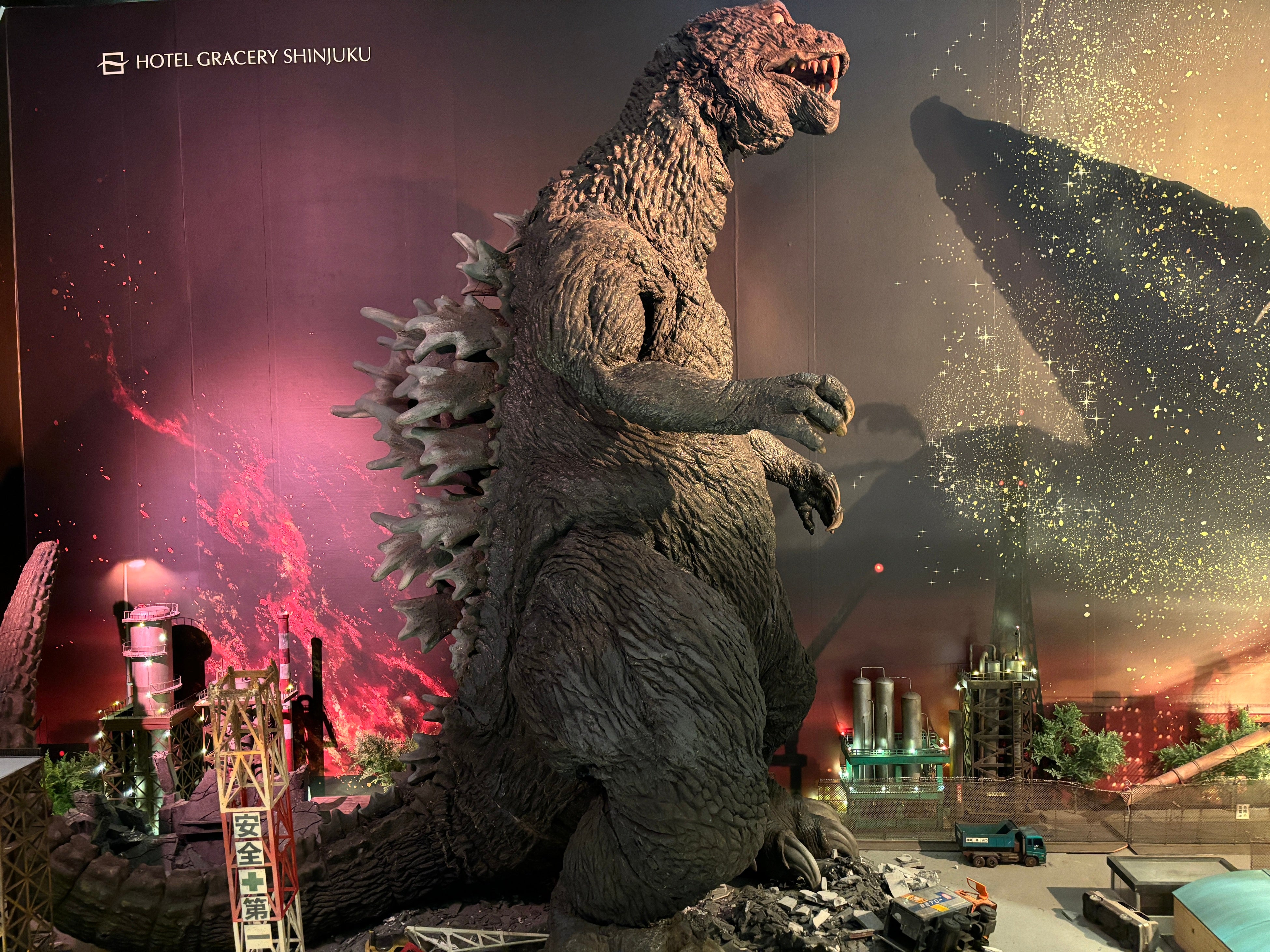 ホテルグレイスリー新宿】ゴジラとモスラの鳴き声が響く！2025年第一弾