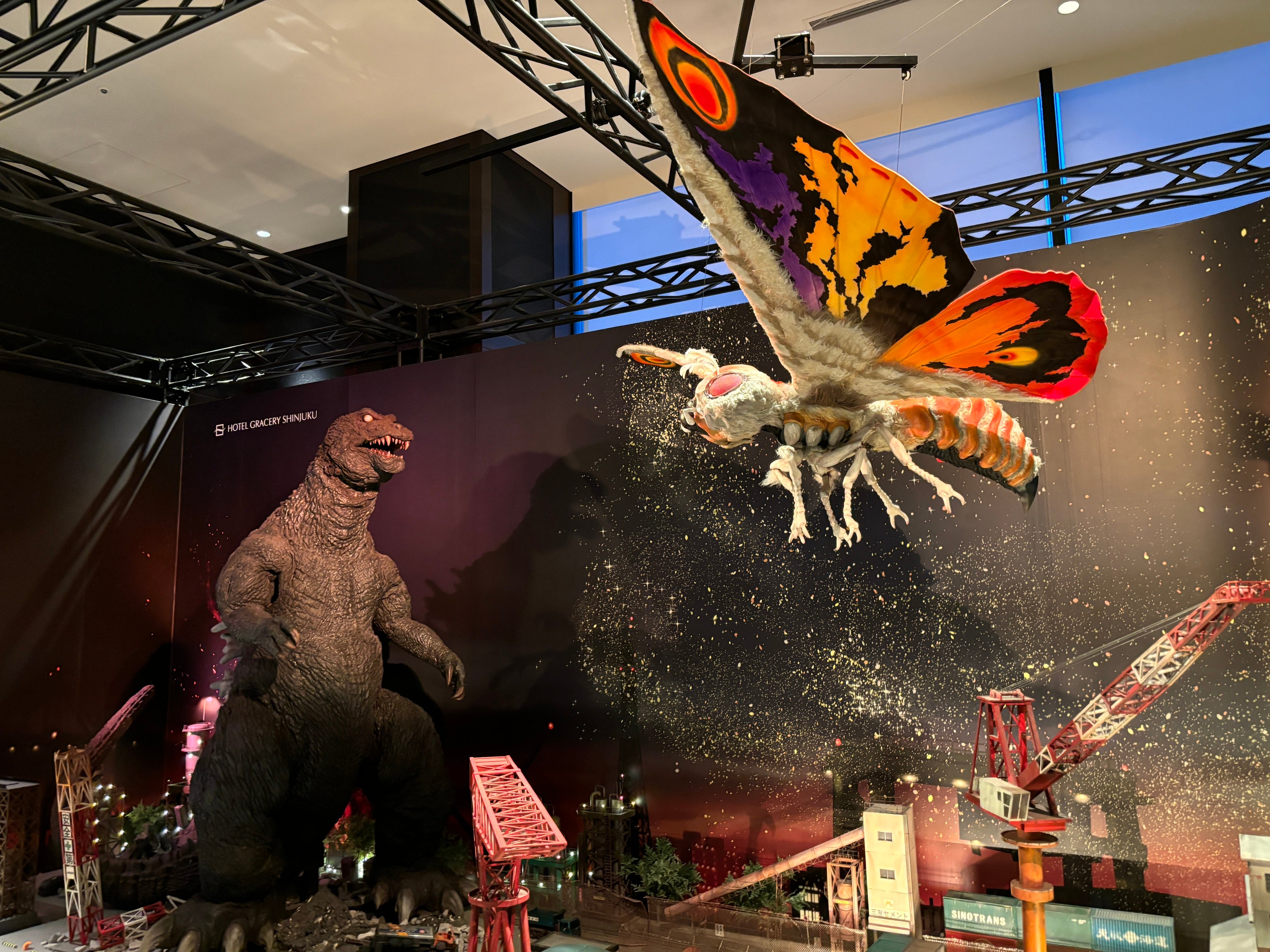 ホテルグレイスリー新宿】ゴジラとモスラの鳴き声が響く！2025年第一弾