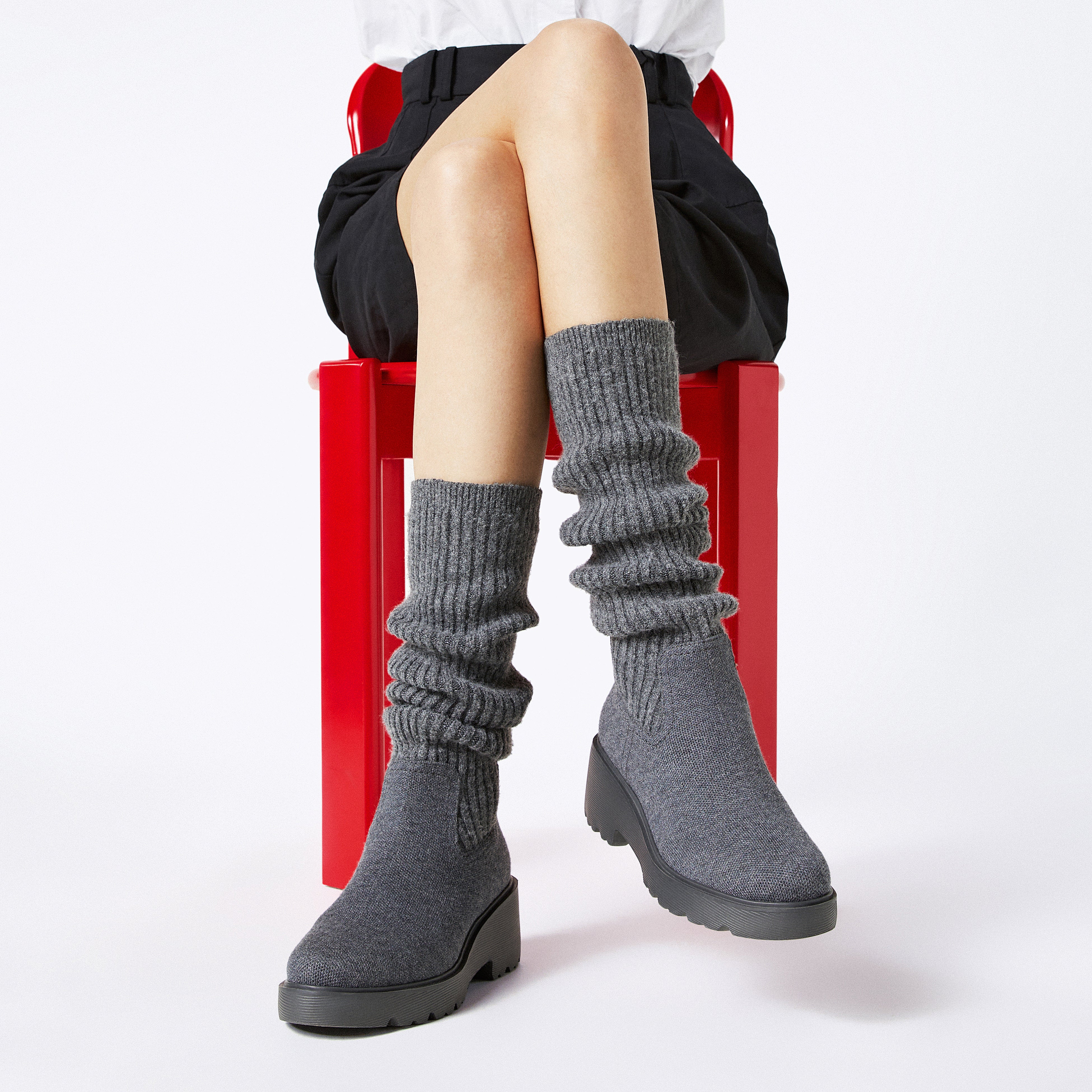 超人気K-popアイドルも着用 VIVAIAがロングブーツの販売を開始