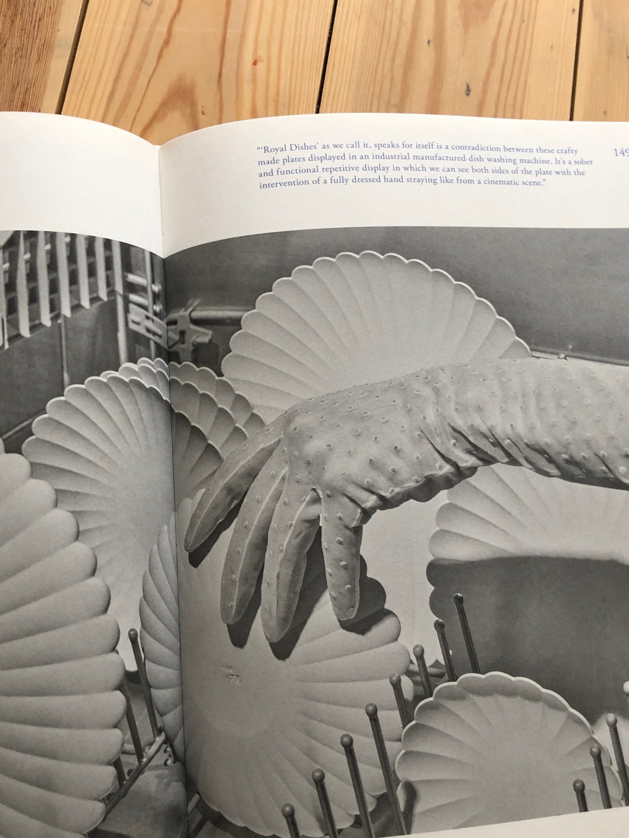 コンセプトブック「A Brief Moment ( ) A Long Tradition」が、