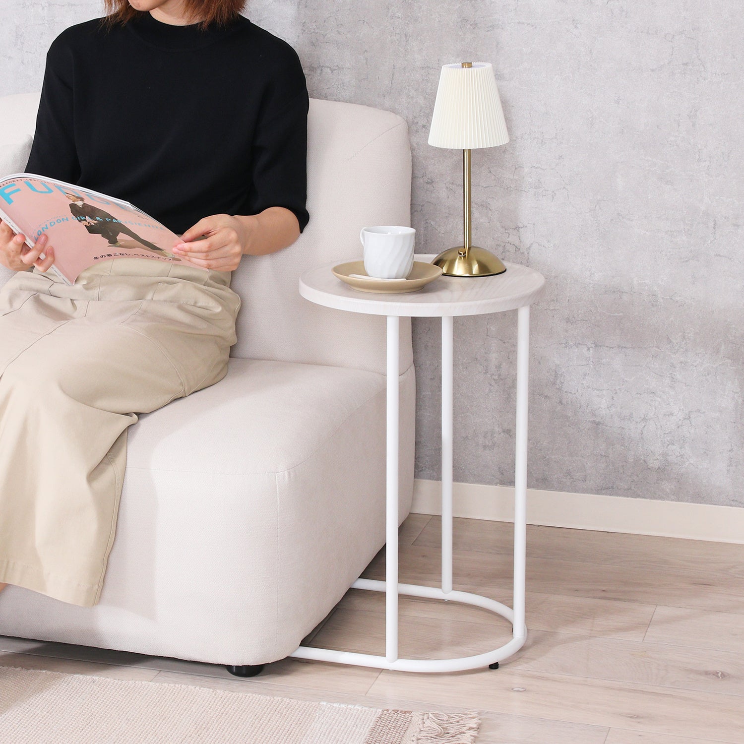 やわらかなシルエットに隠された超機能的サイドテーブルが韓国