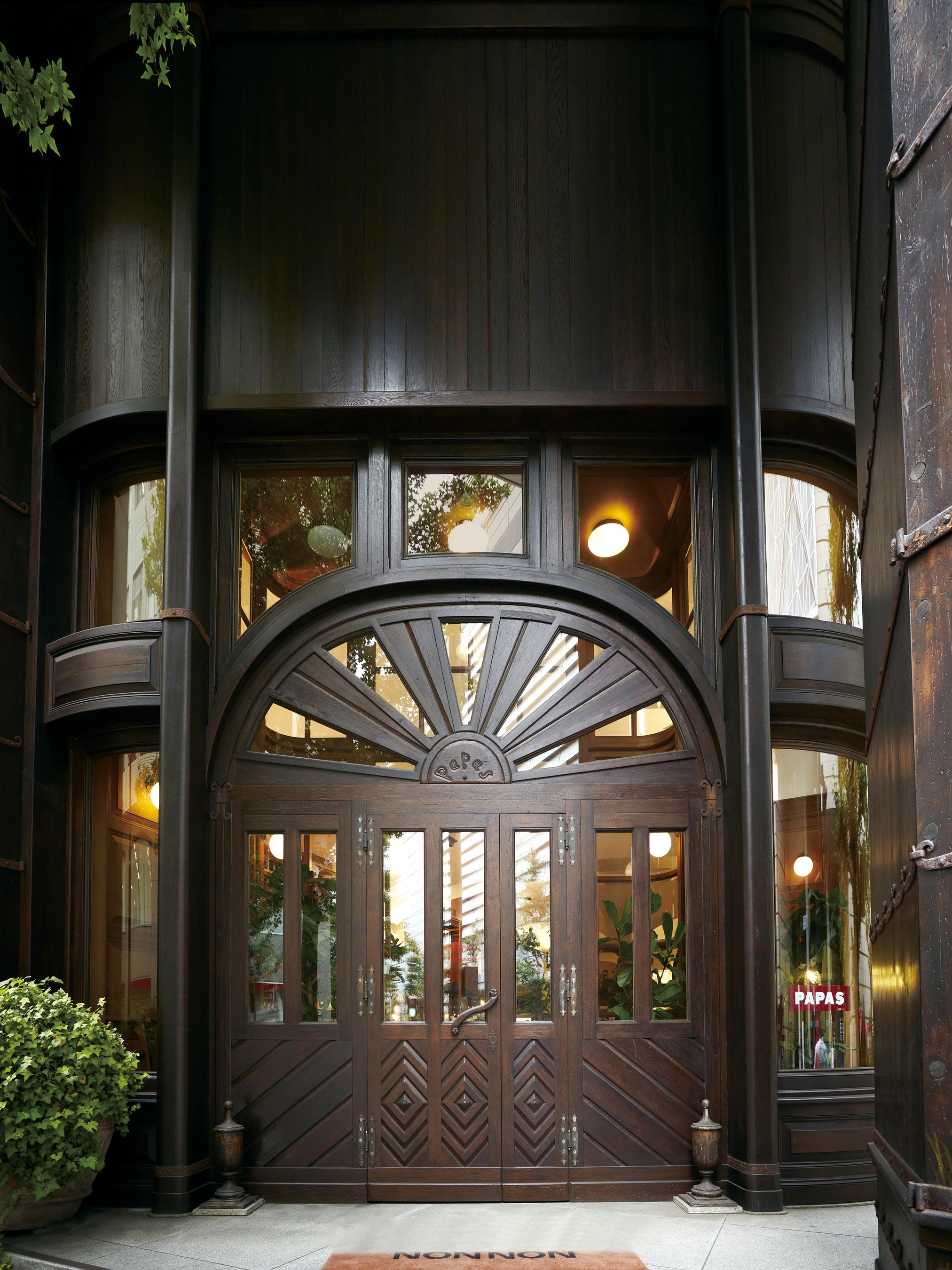 パパス・マドモアゼルノンノン丸の内本店にて80's DCブランドに特化