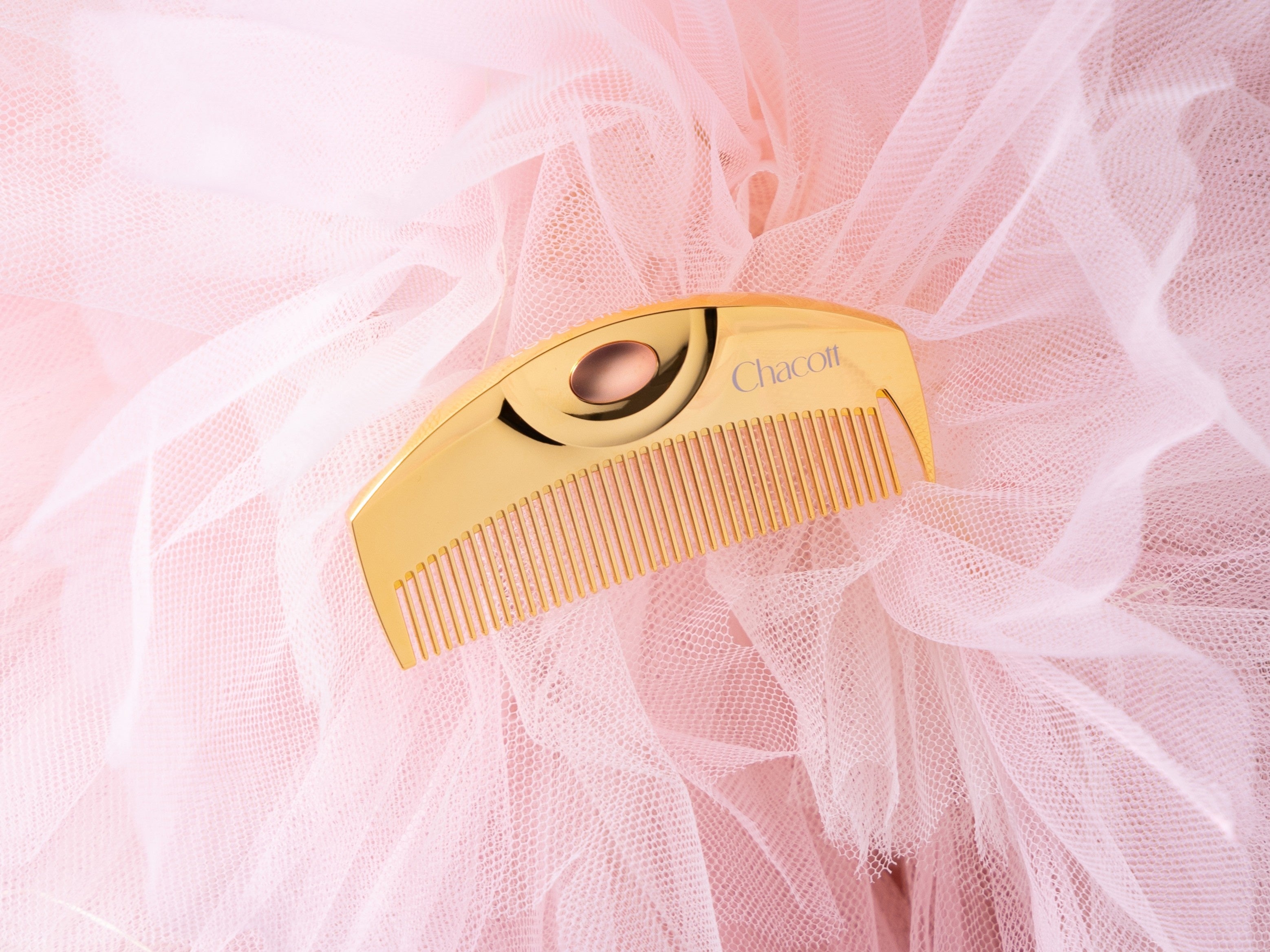 Chacott(チャコット)より、LOVECHROME(ラブクロム)の限定ヘアコームが