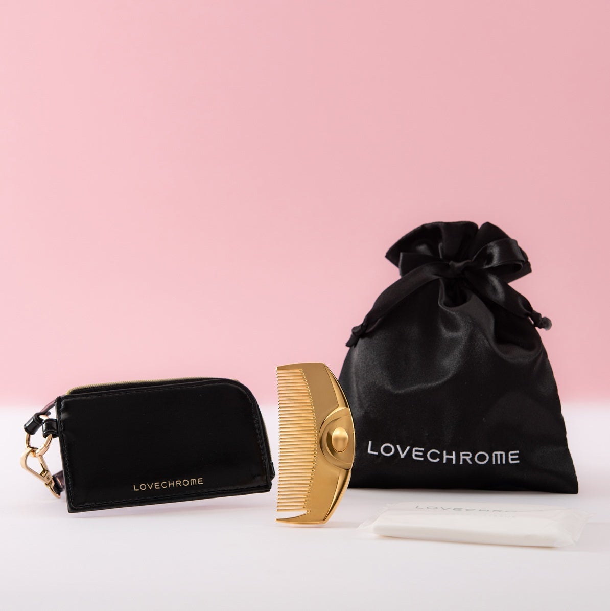 LOVECHROME(ラブクロム)から、春の新生活に贈るチャームケース付き