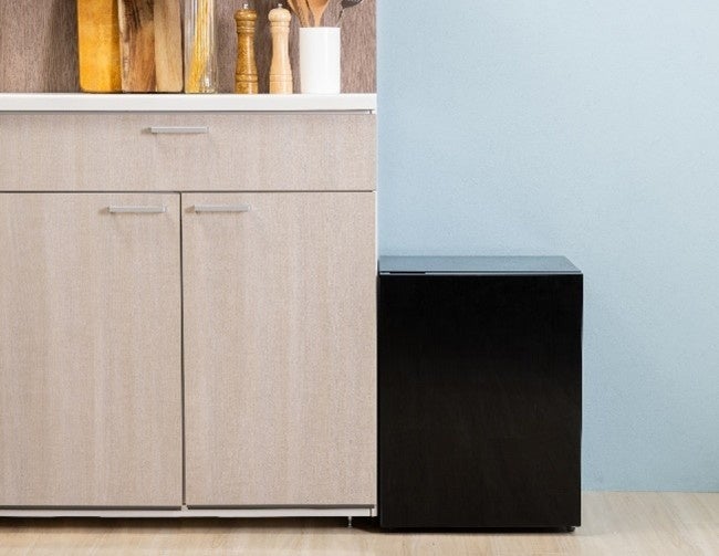 ASCII.jp：【Abitelax】“ちょうどいいサイズ”の41Lコンパクト冷凍庫 発売