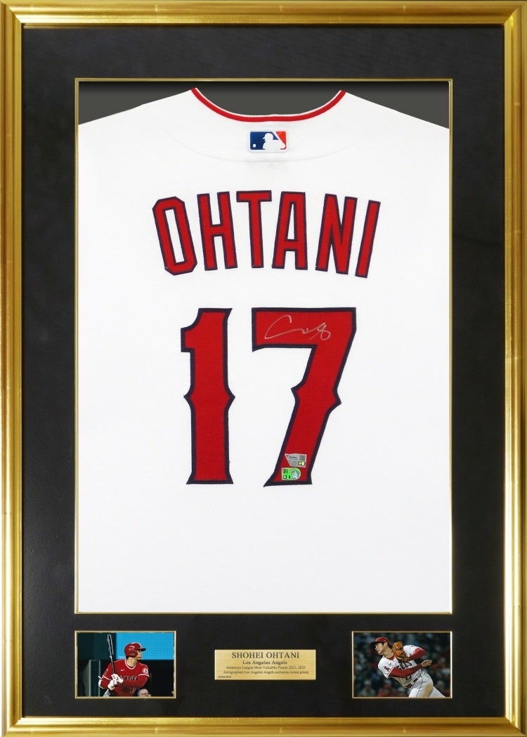 阪急メンズ大阪】プロスポーツ選手の直筆サイン入りコレクション展示