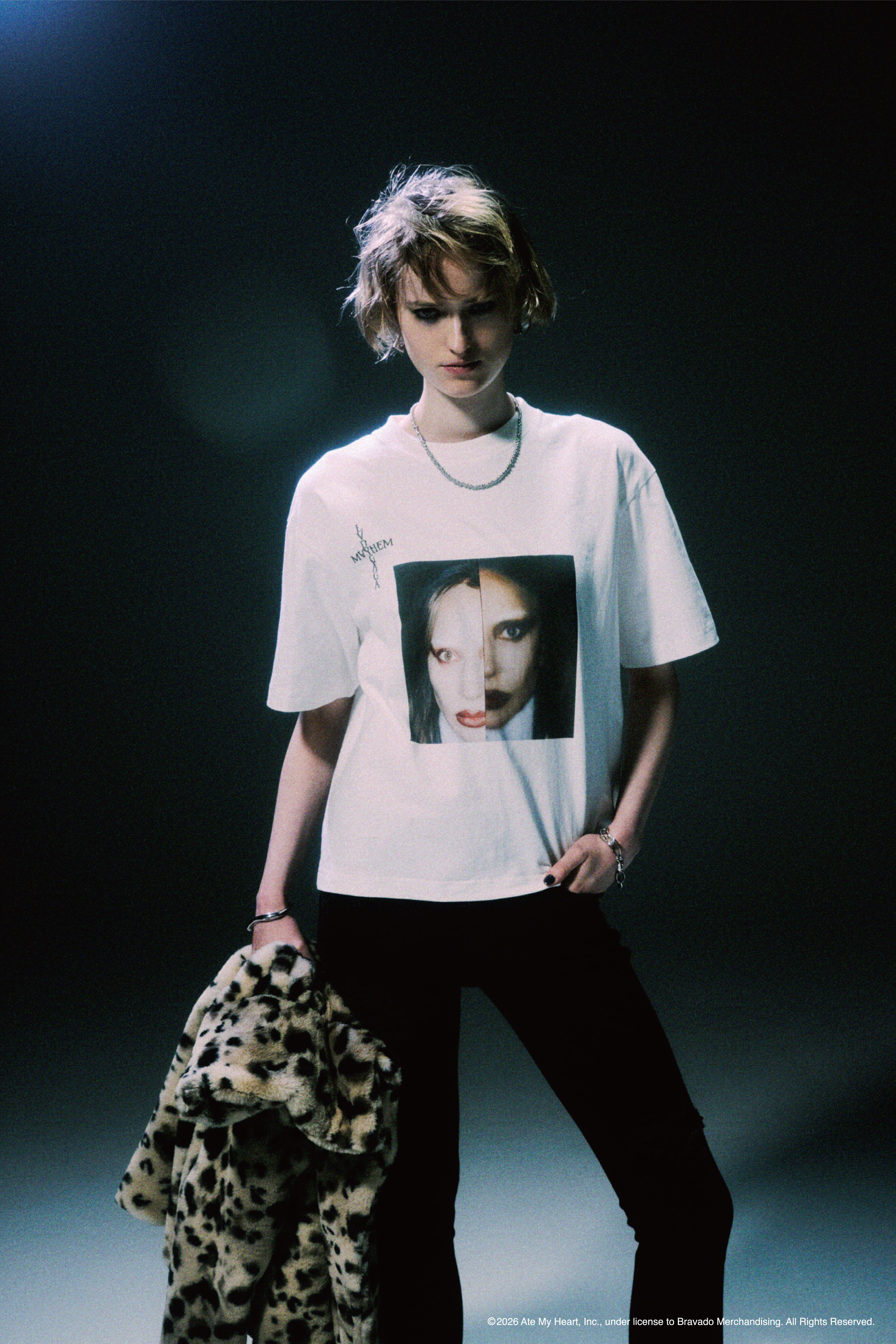 AZUL BY MOUSSY (アズール バイ マウジー)より、世界的アーティスト