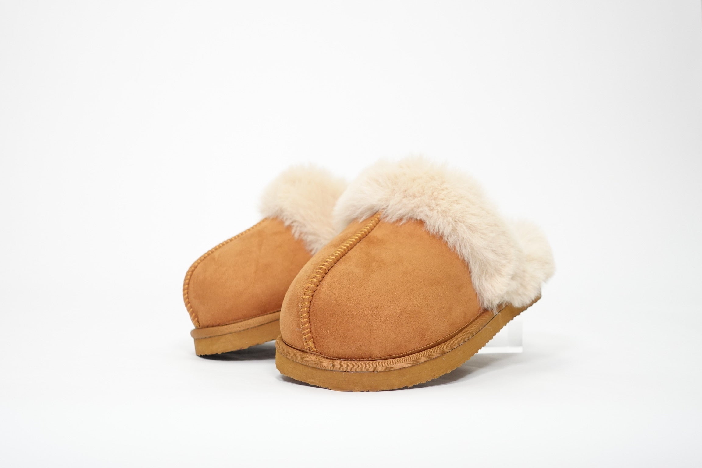 SNSで話題沸騰！Racbakiに秋冬モデル「ファーサボ」が新登場。9月19日