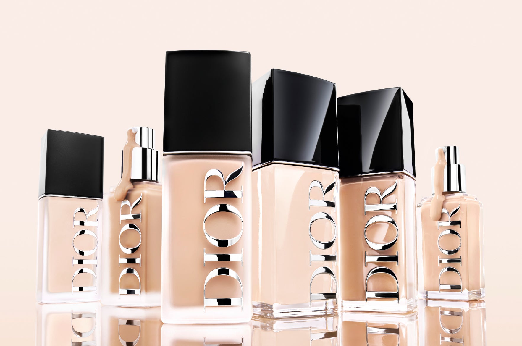 透き通るようなピュアなピンクの光でトーンアップ：ディオール スノー