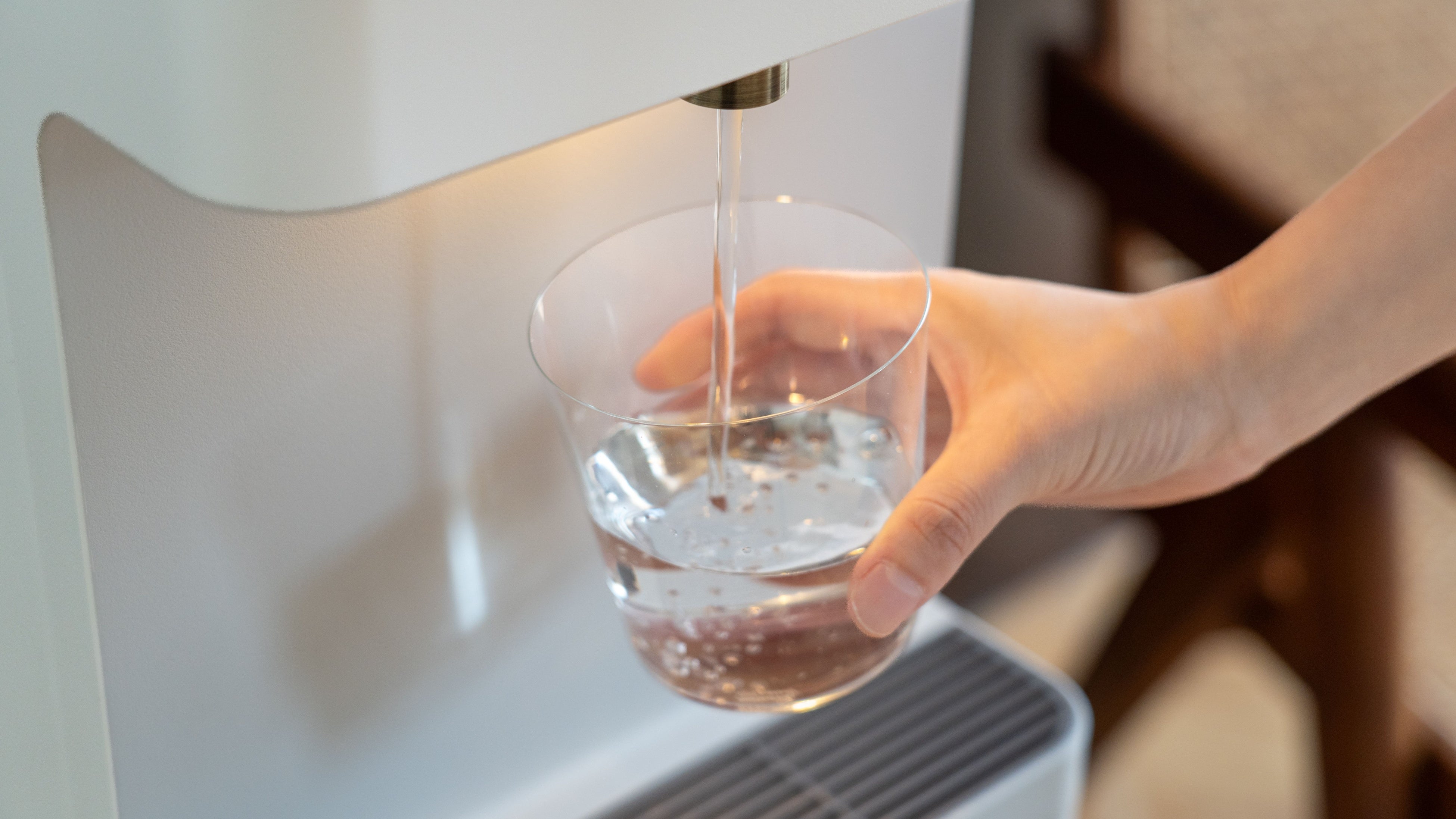 開発ストーリー】世界初！水と空気を同時にきれいにするインテリア