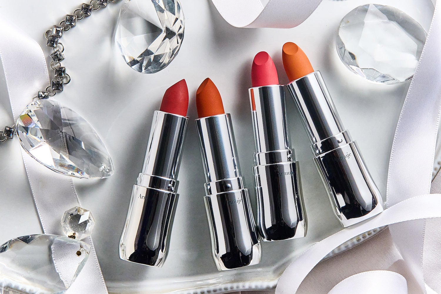 Z世代・ミレニアル世代から人気の五彩緋夏がコスメブランド「Armuje