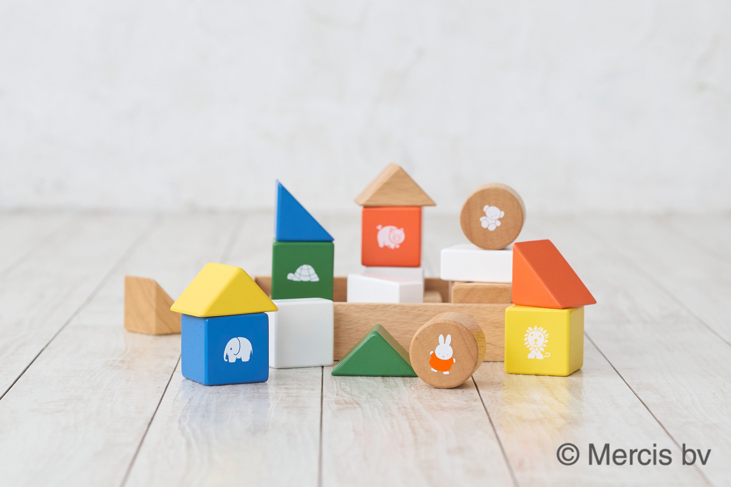 株式会社ニチガン】ブルーナカラーが特徴のつみき「ミッフィー