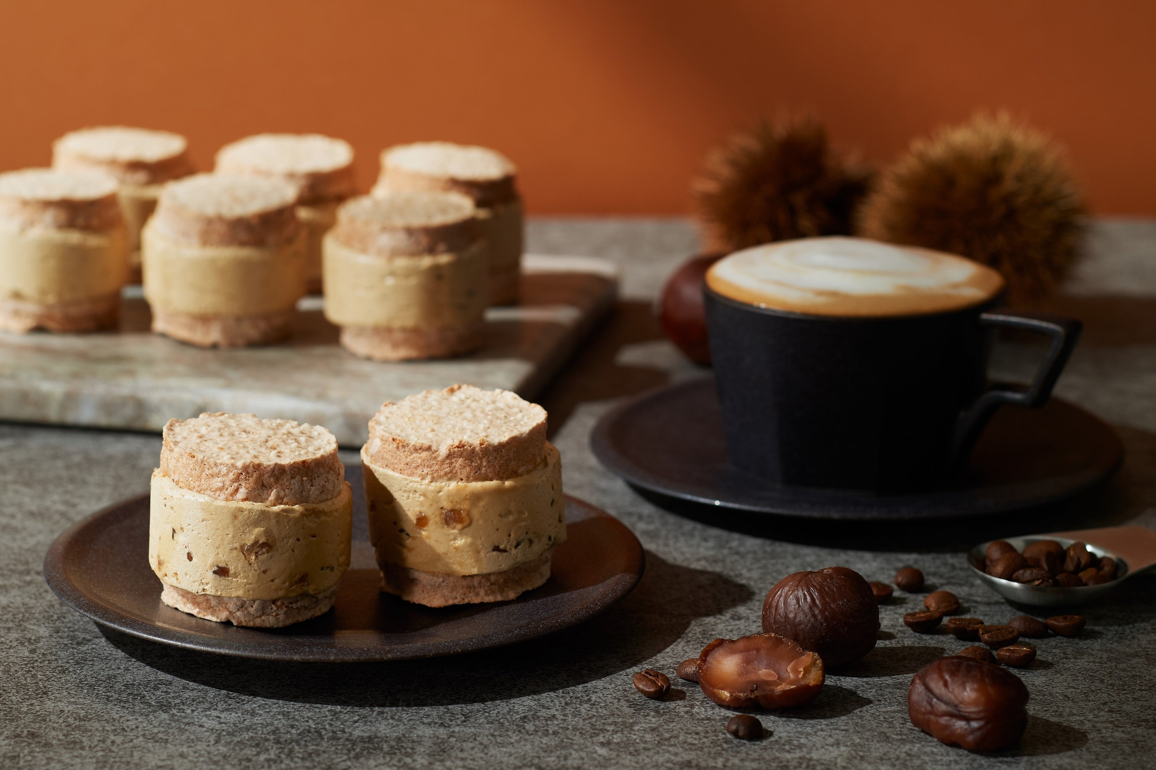 濃厚で贅沢な味わい。マロン×カフェラテの絶品スイーツ！ラテアートを