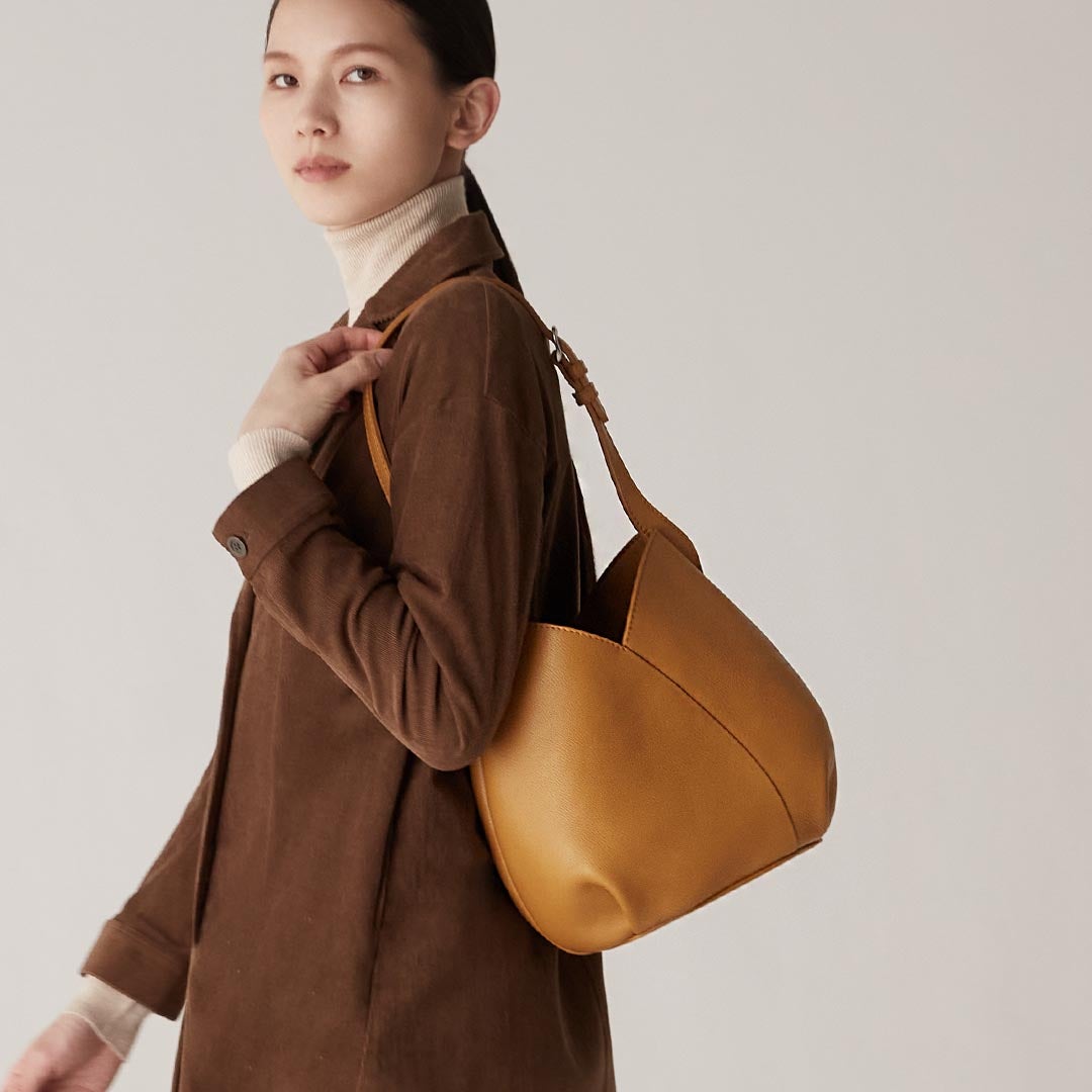 マザーハウス】ミズバショウの花をイメージした、立体的なフォルムの