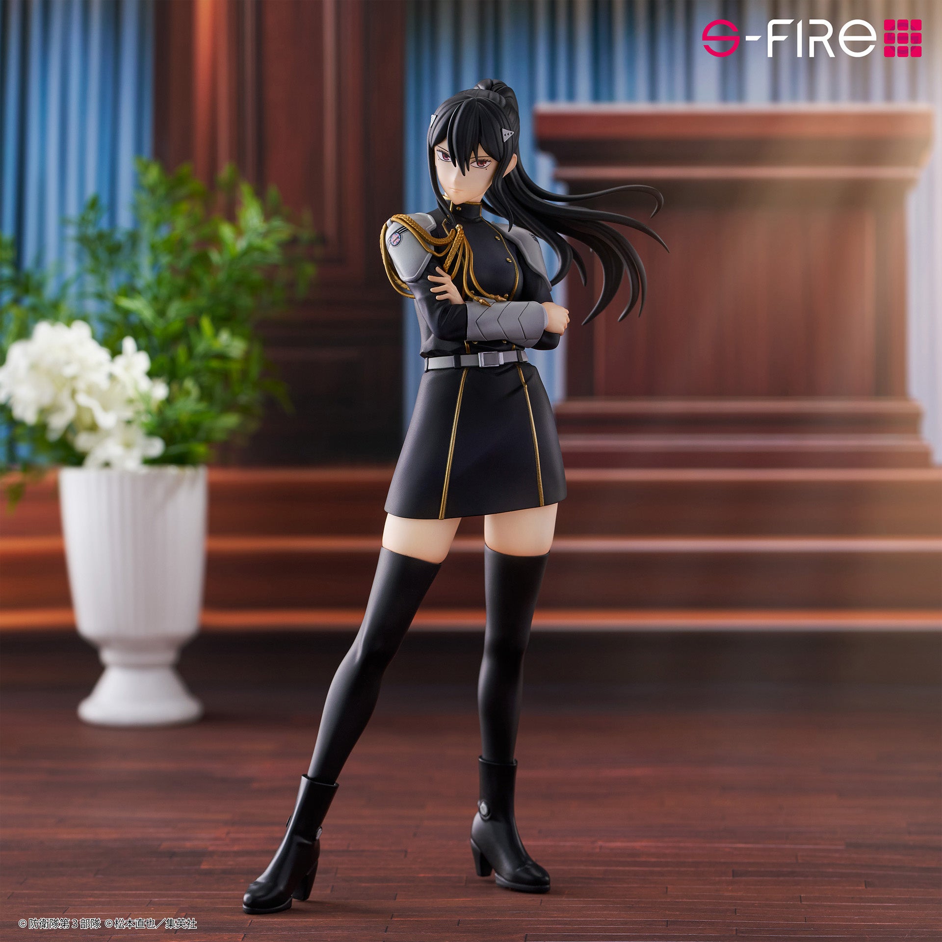 アニメ『怪獣8号』より、第3部隊隊長「亜白ミナ」の凛々しい礼服姿が