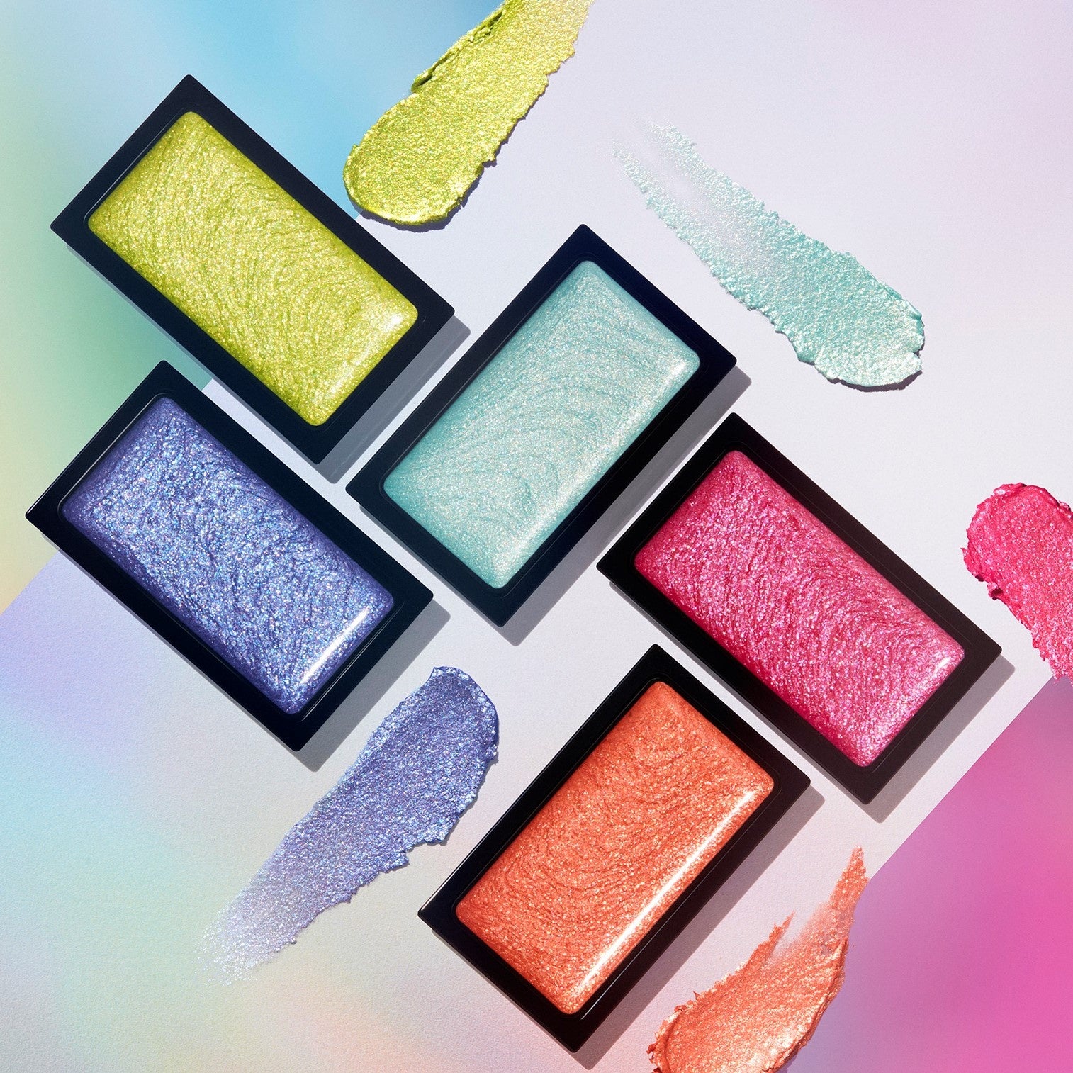 宝石を砕いたような大胆な煌めきと色・質感を楽しむアイカラー