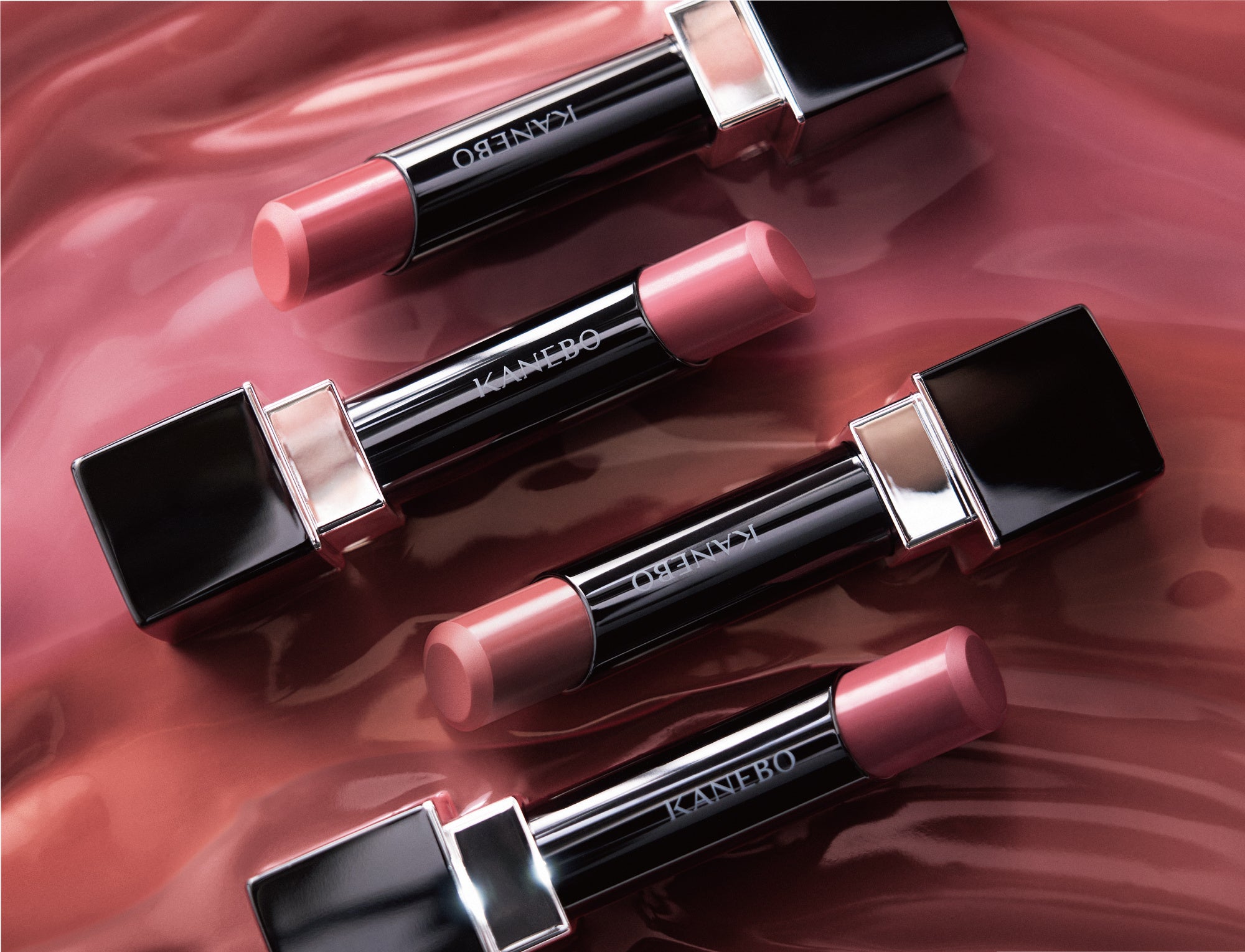 もっちりとした弾力のある厚みツヤ膜で、脈打つような仕上がりが続く