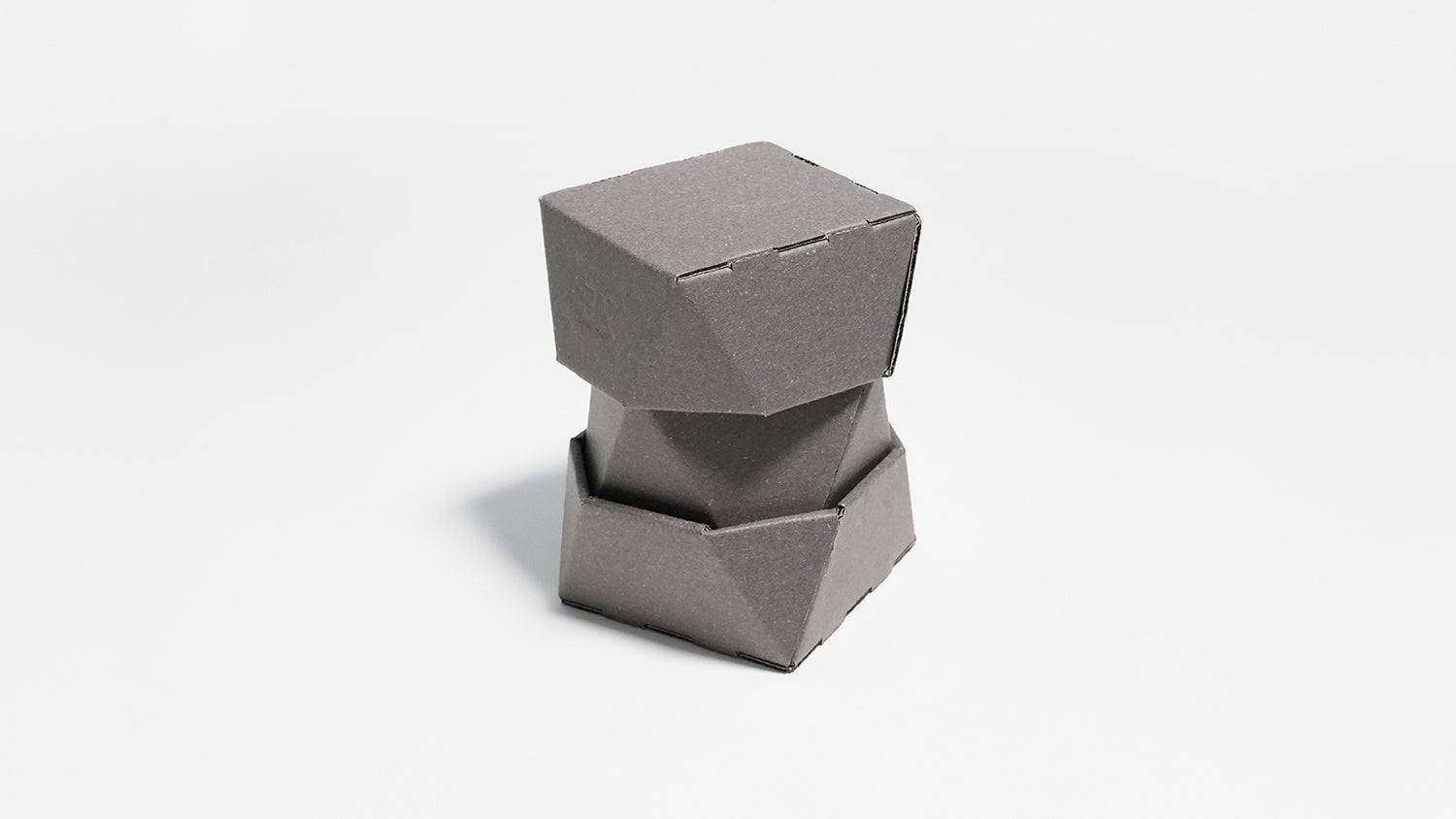 開ける瞬間にも、心躍る体験を！ 70 年以上の段ボール加工技術が生んだ