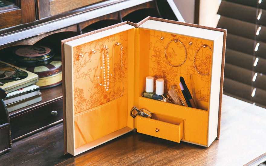 アニメ『ヘタリア World☆Stars』より、デスクの上を彩るインテリア