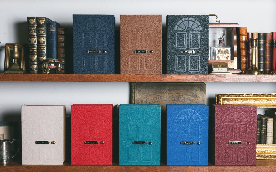 アニメ『ヘタリア World☆Stars』より、デスクの上を彩るインテリア