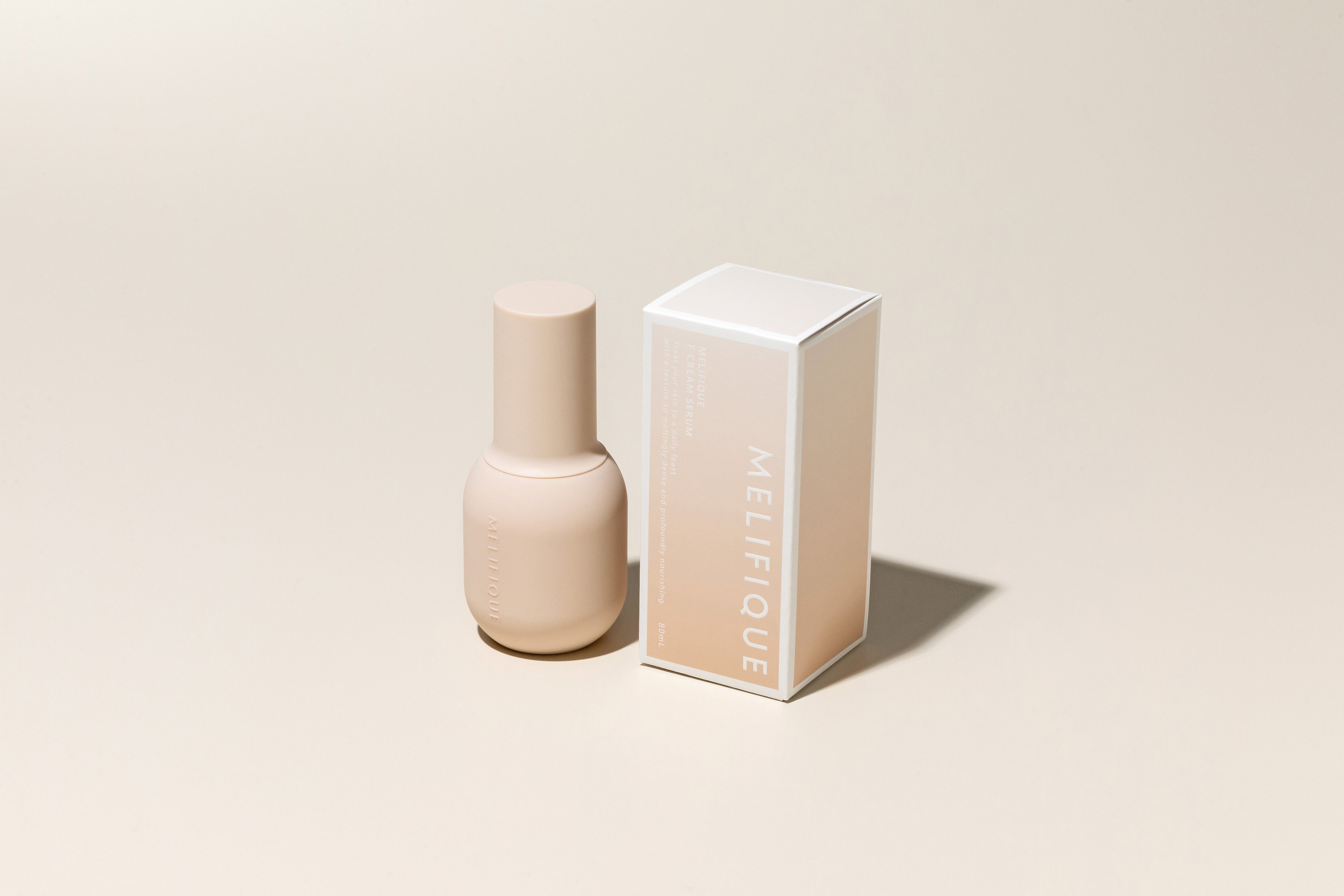 モデル・辻元舞が手がけるブランド「MELIFIQUE」2025年11月デビュー