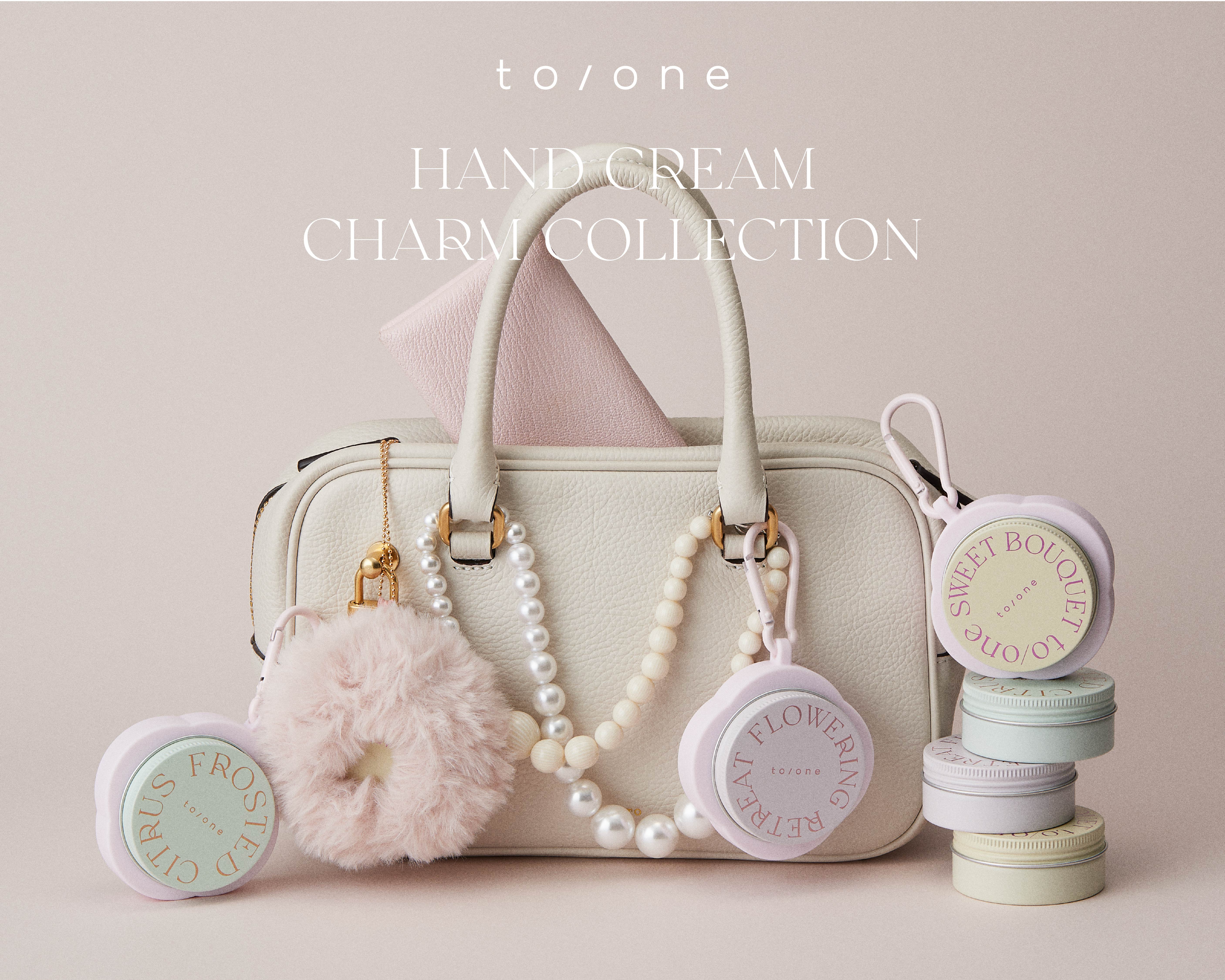 to/one(トーン)】ころんと愛らしいチャームにセットされたハンド