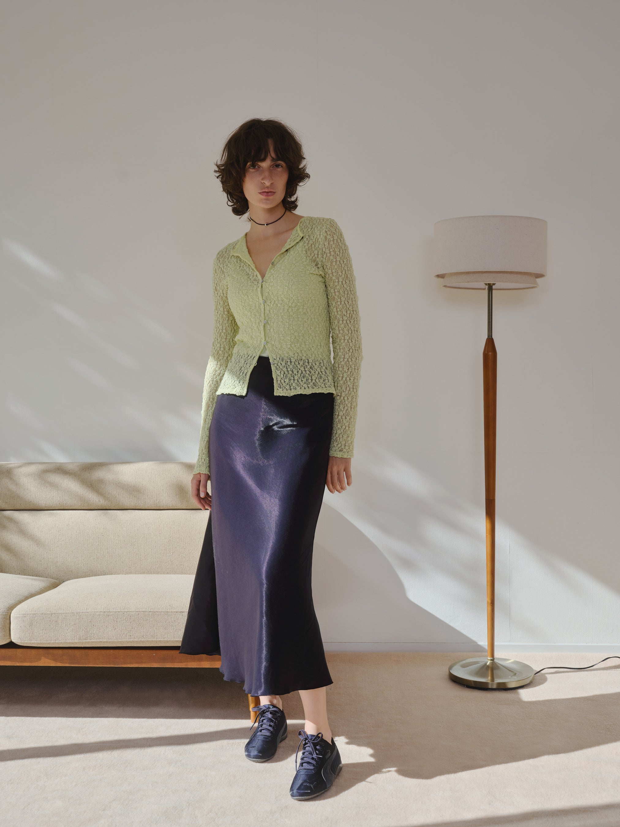 emmi】ネイビーを基調に、春らしいサテン素材のSPEEDCAT2型を別注＜2月